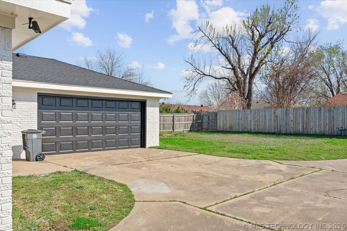 2527 S 110th East Avenue Property Photo 27