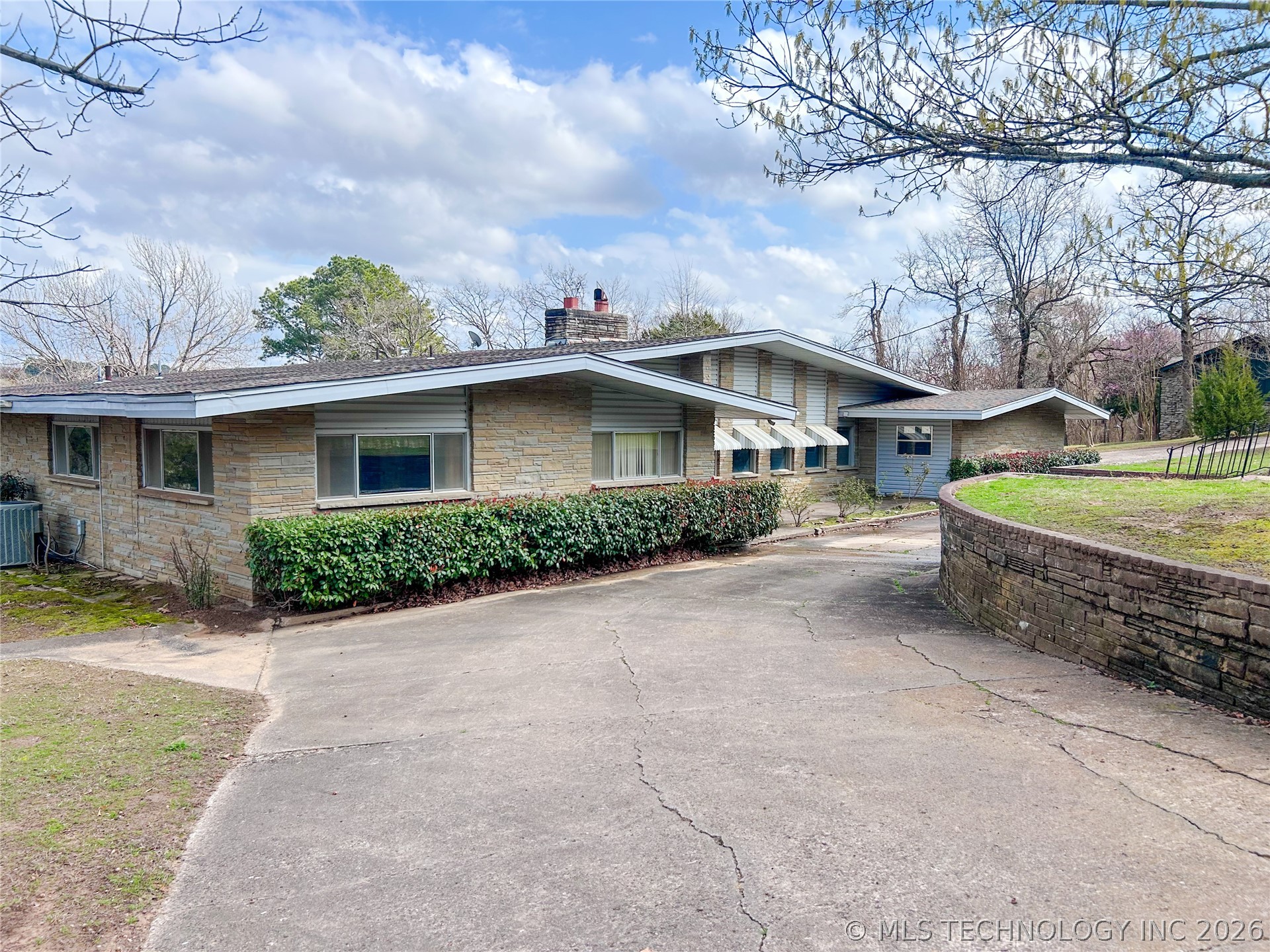 222 E Bk 705 Road Property Photo 1