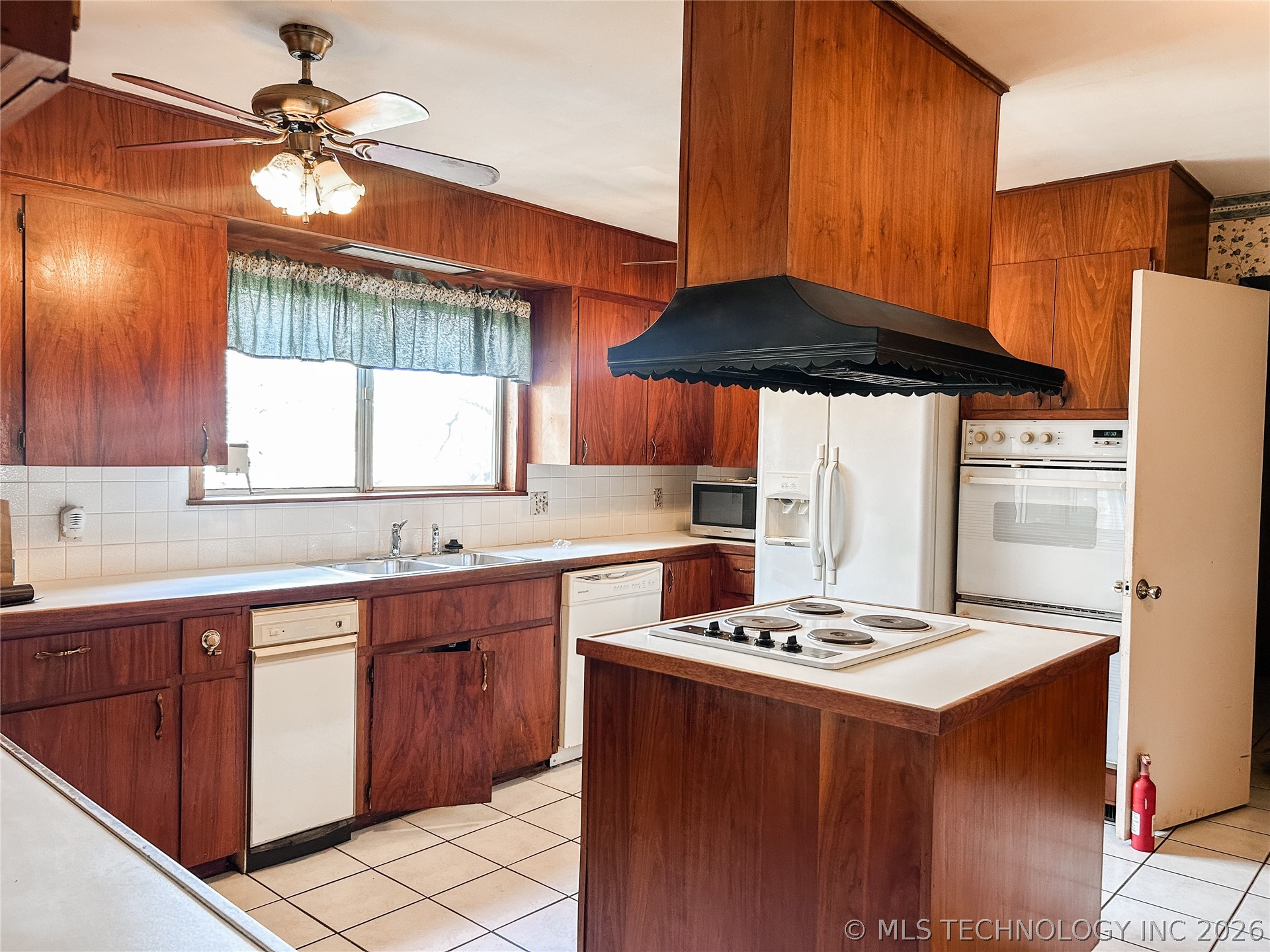 222 E Bk 705 Road Property Photo 12