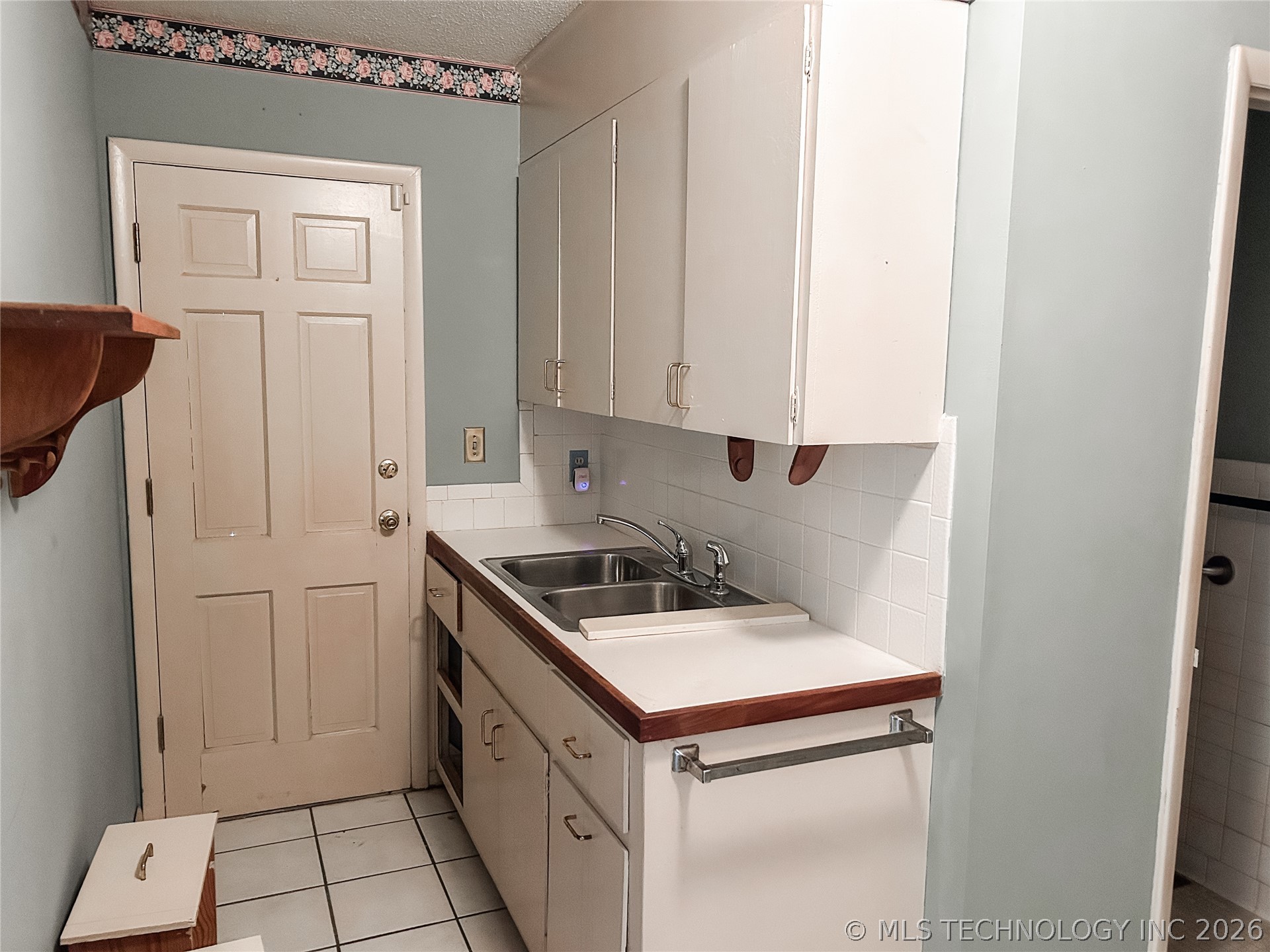 222 E Bk 705 Road Property Photo 15