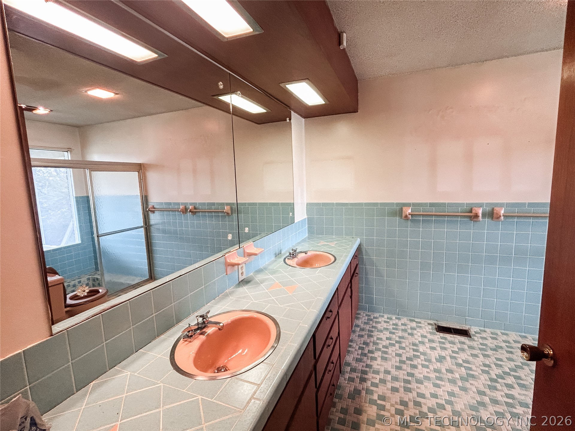 222 E Bk 705 Road Property Photo 20