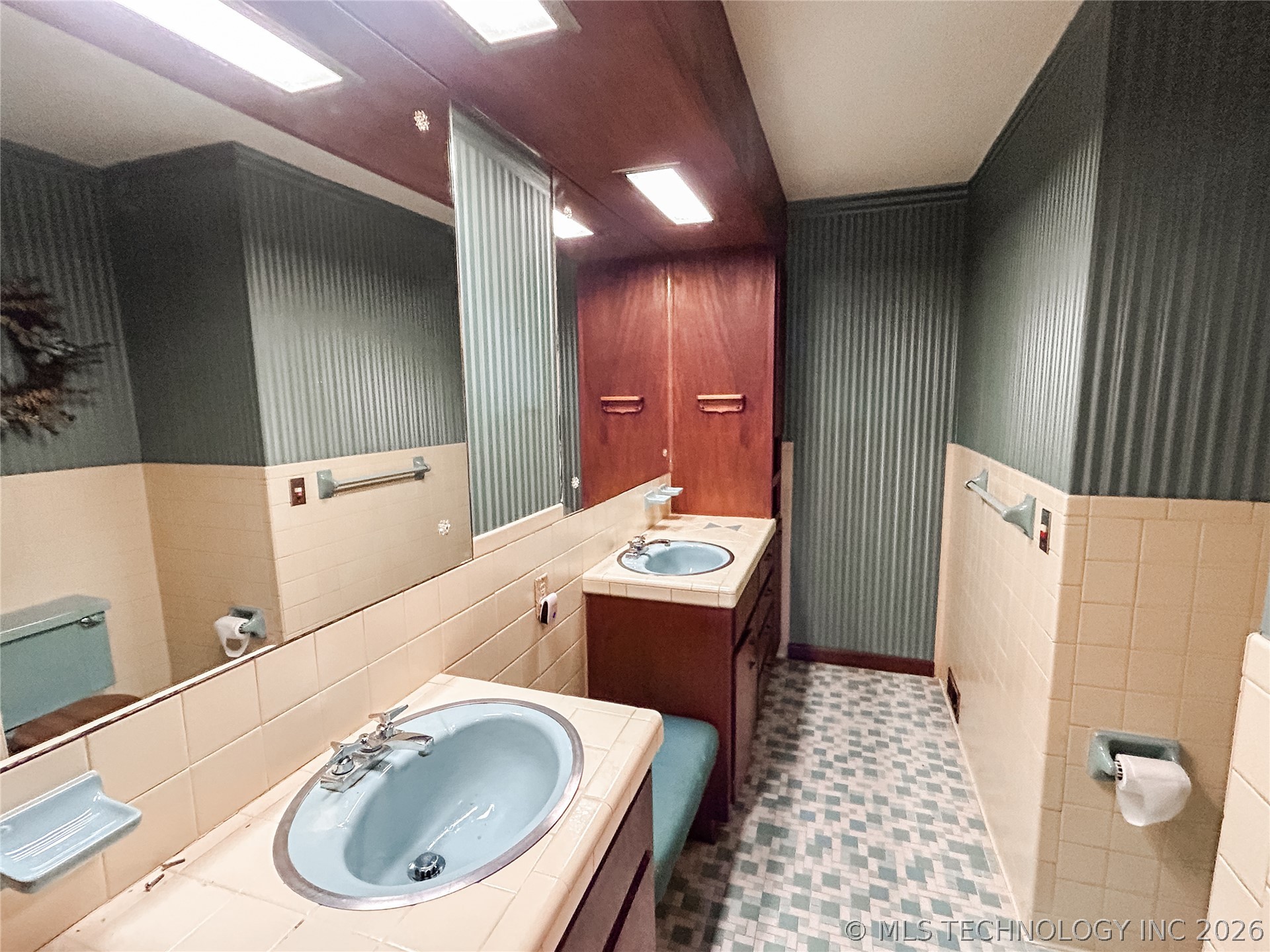 222 E Bk 705 Road Property Photo 24