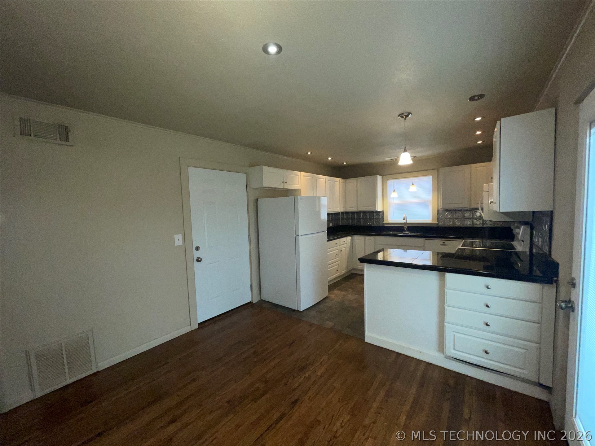 504 W Toledo Street Property Photo 3