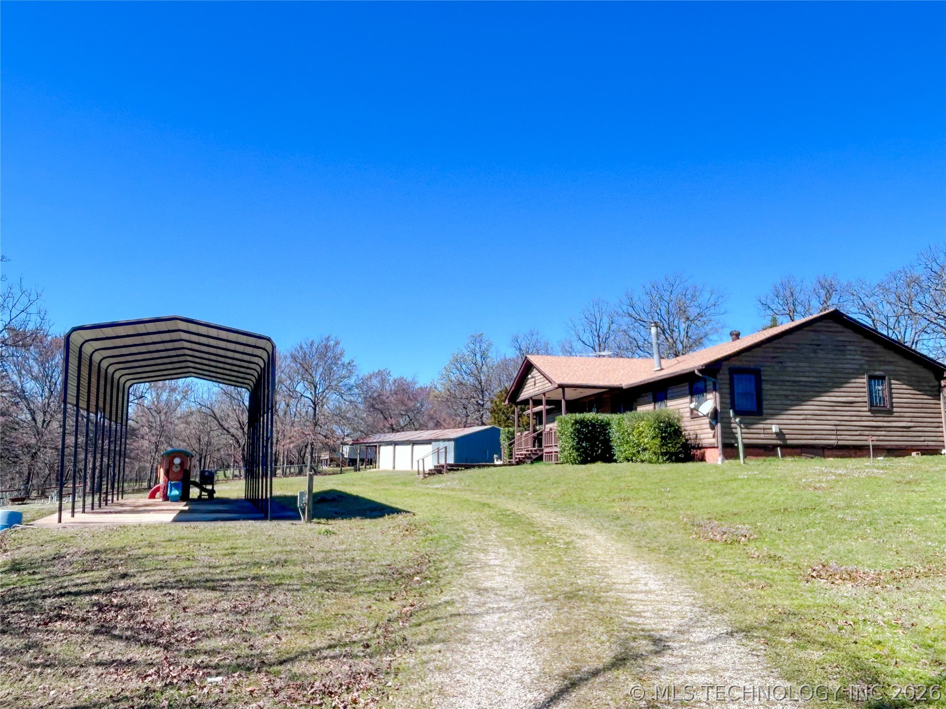 589 Mohawk Drive Property Photo 5
