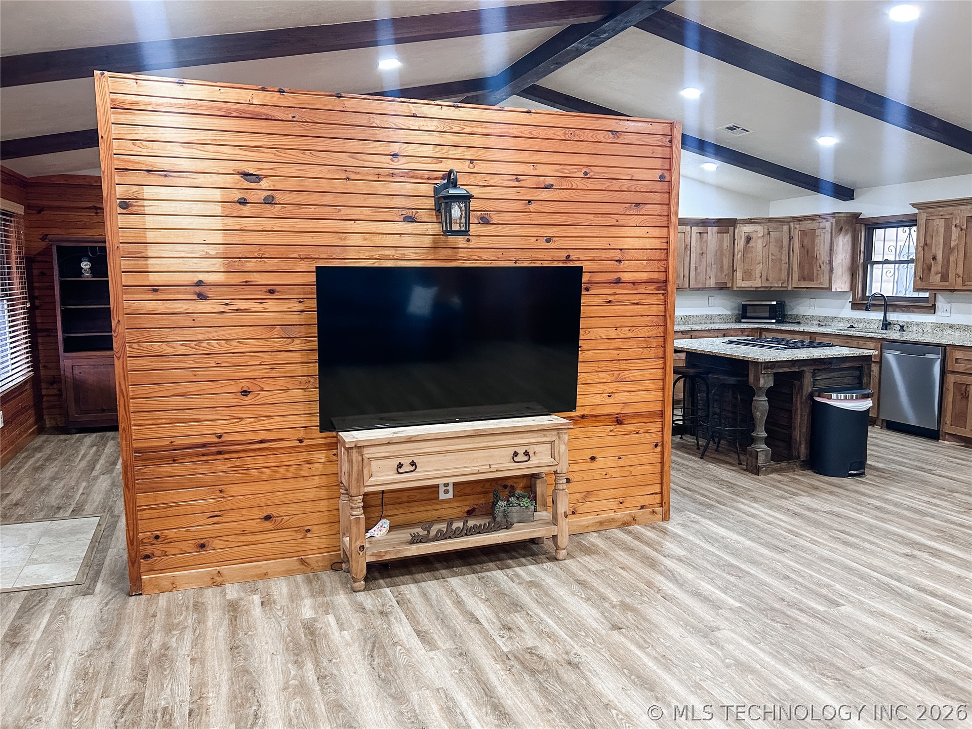 589 Mohawk Drive Property Photo 8