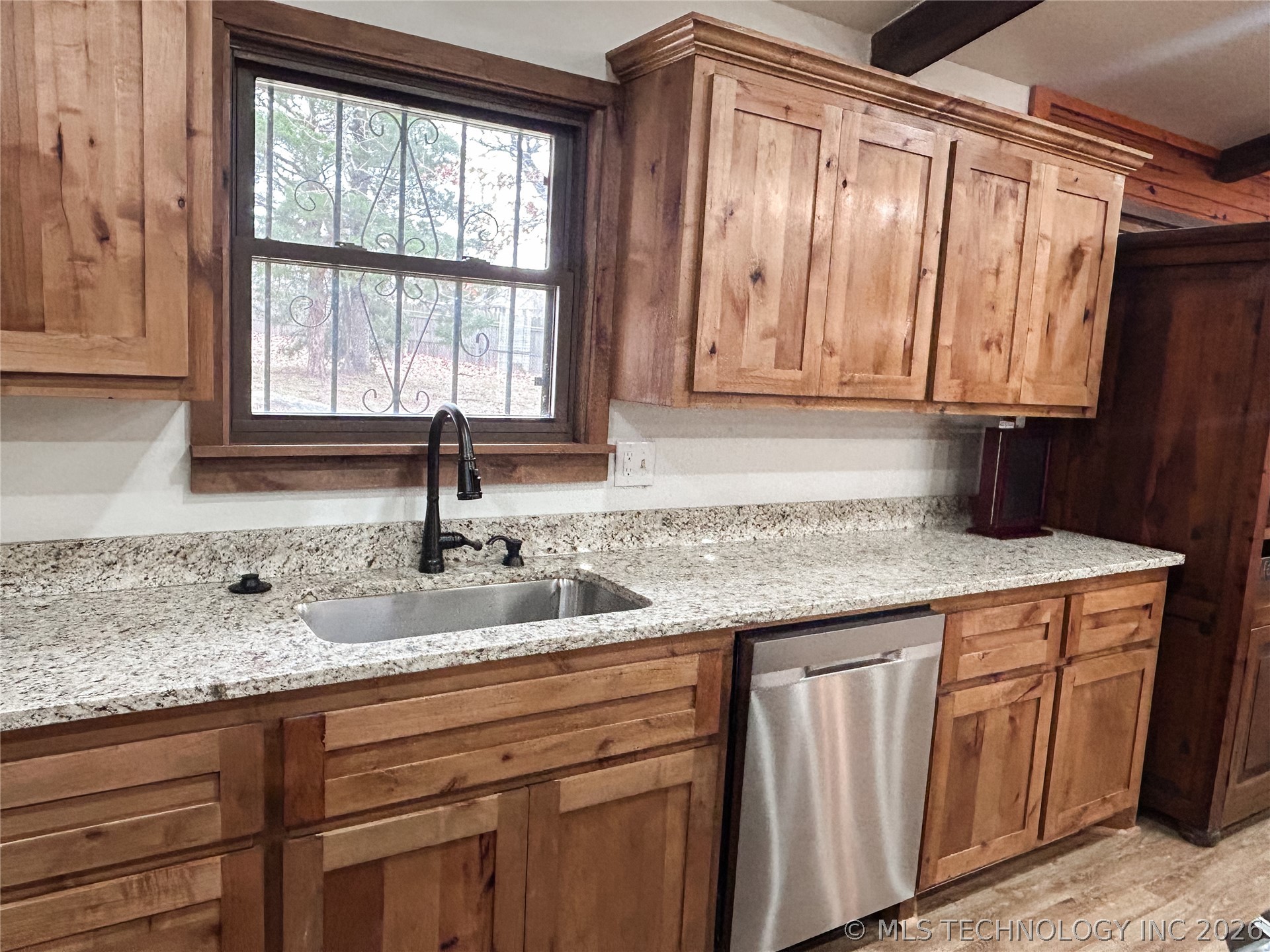 589 Mohawk Drive Property Photo 12