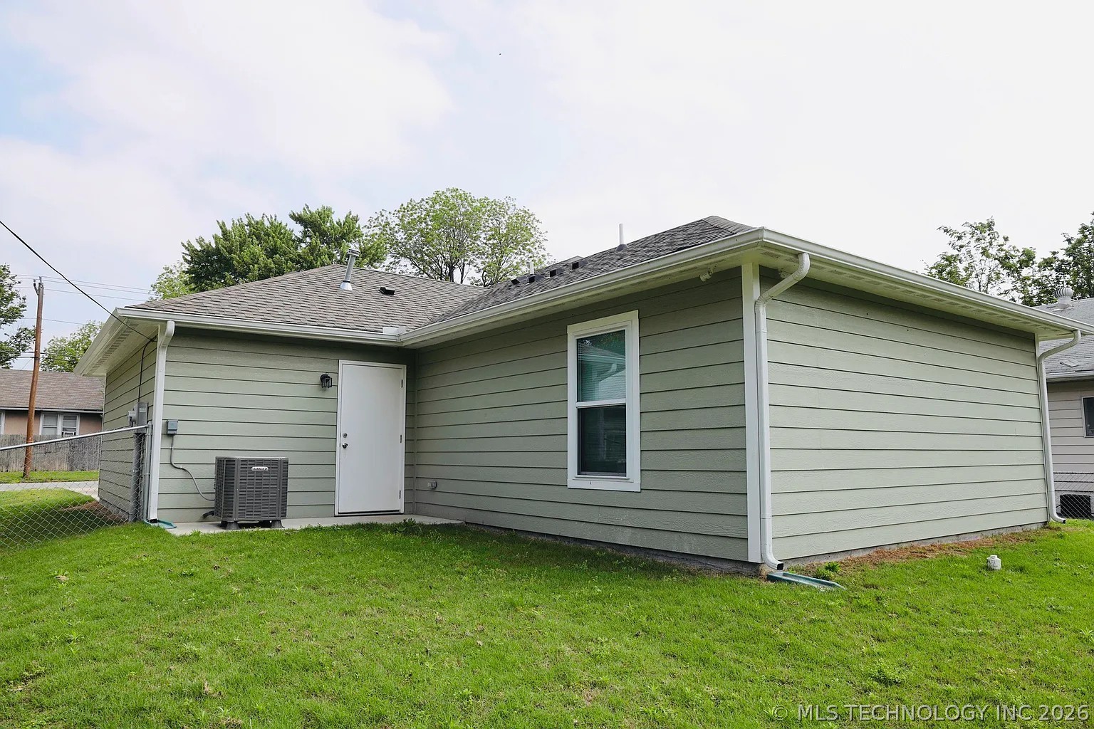 2724 E Archer Street Property Photo 17
