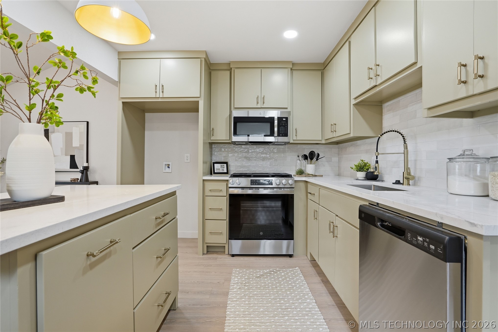 1122 S Division Street Property Photo 7