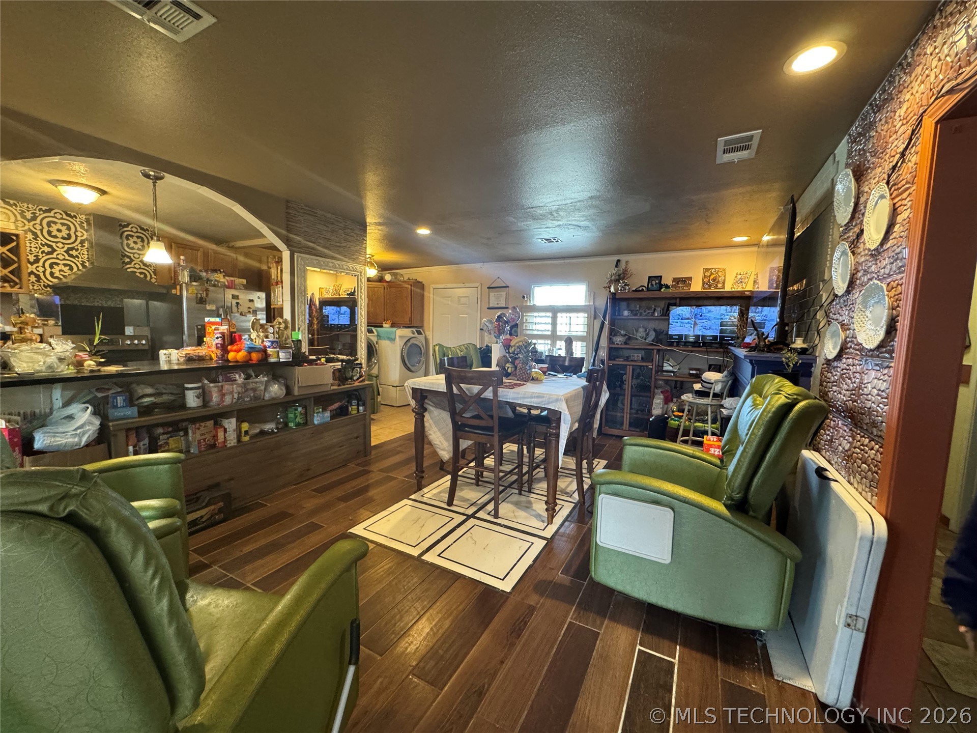 1849 N Jamestown Avenue Property Photo 3