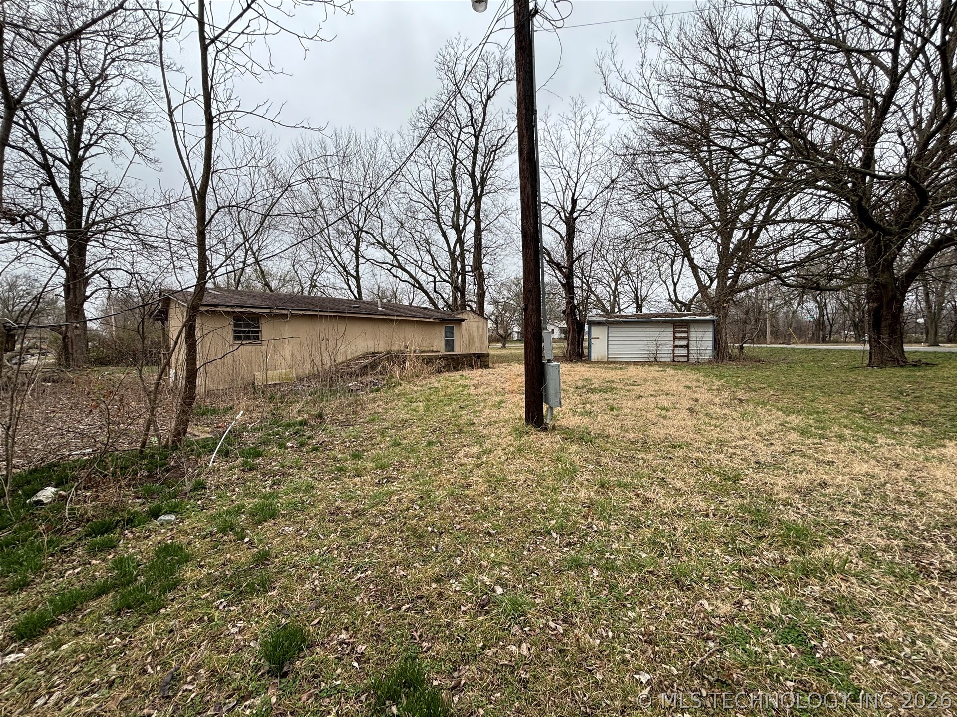 209 E 2nd Street Property Photo 4