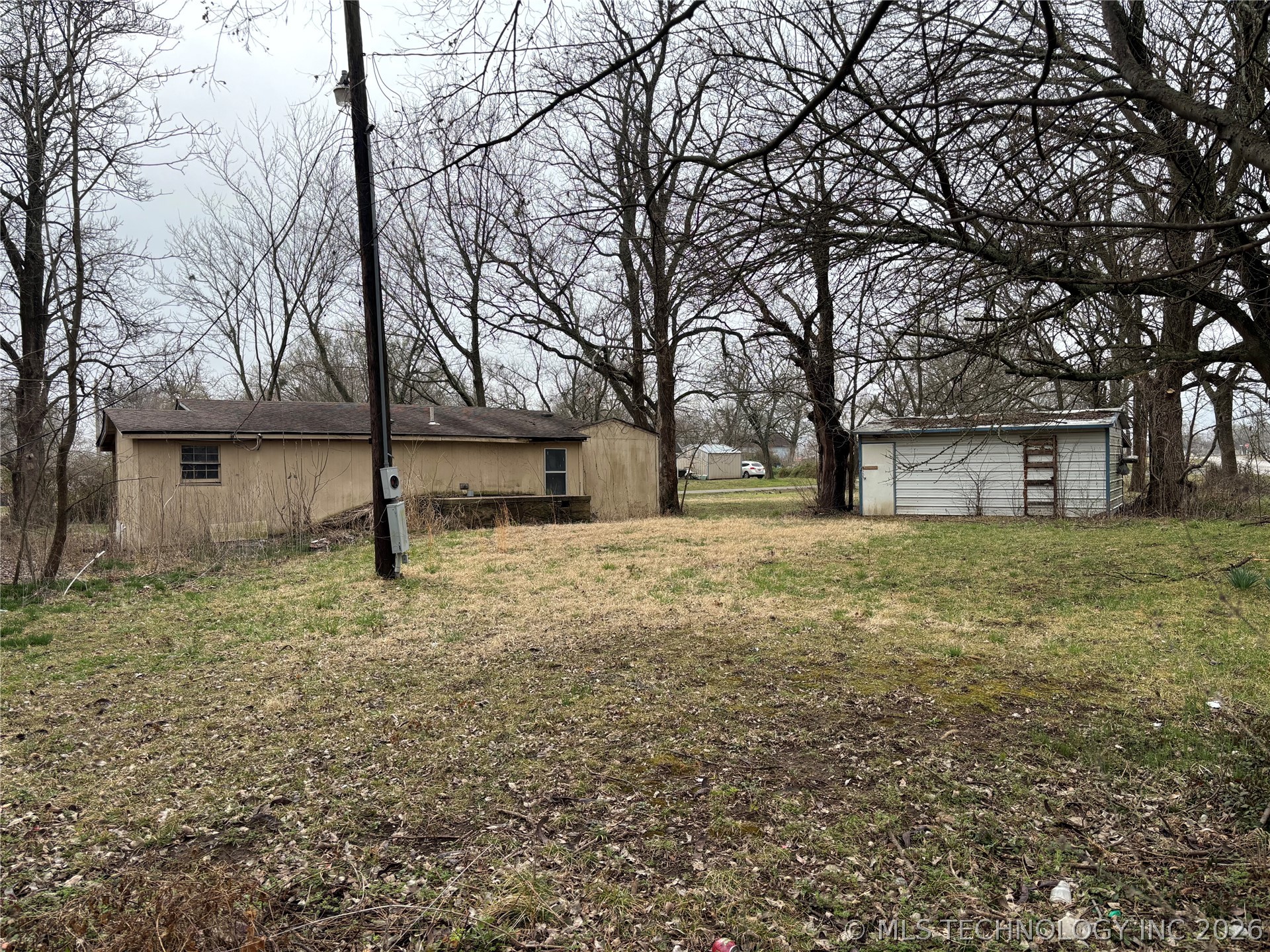 209 E 2nd Street Property Photo 6