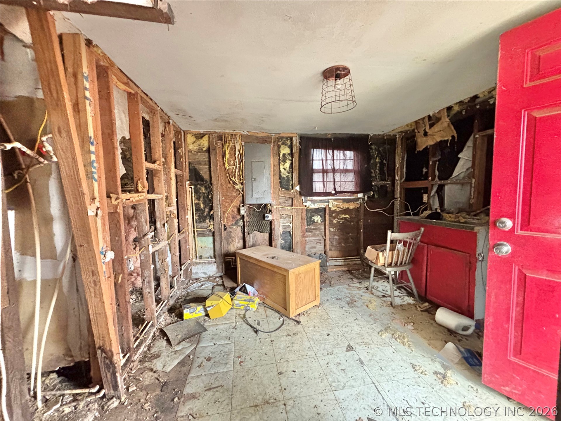 209 E 2nd Street Property Photo 13