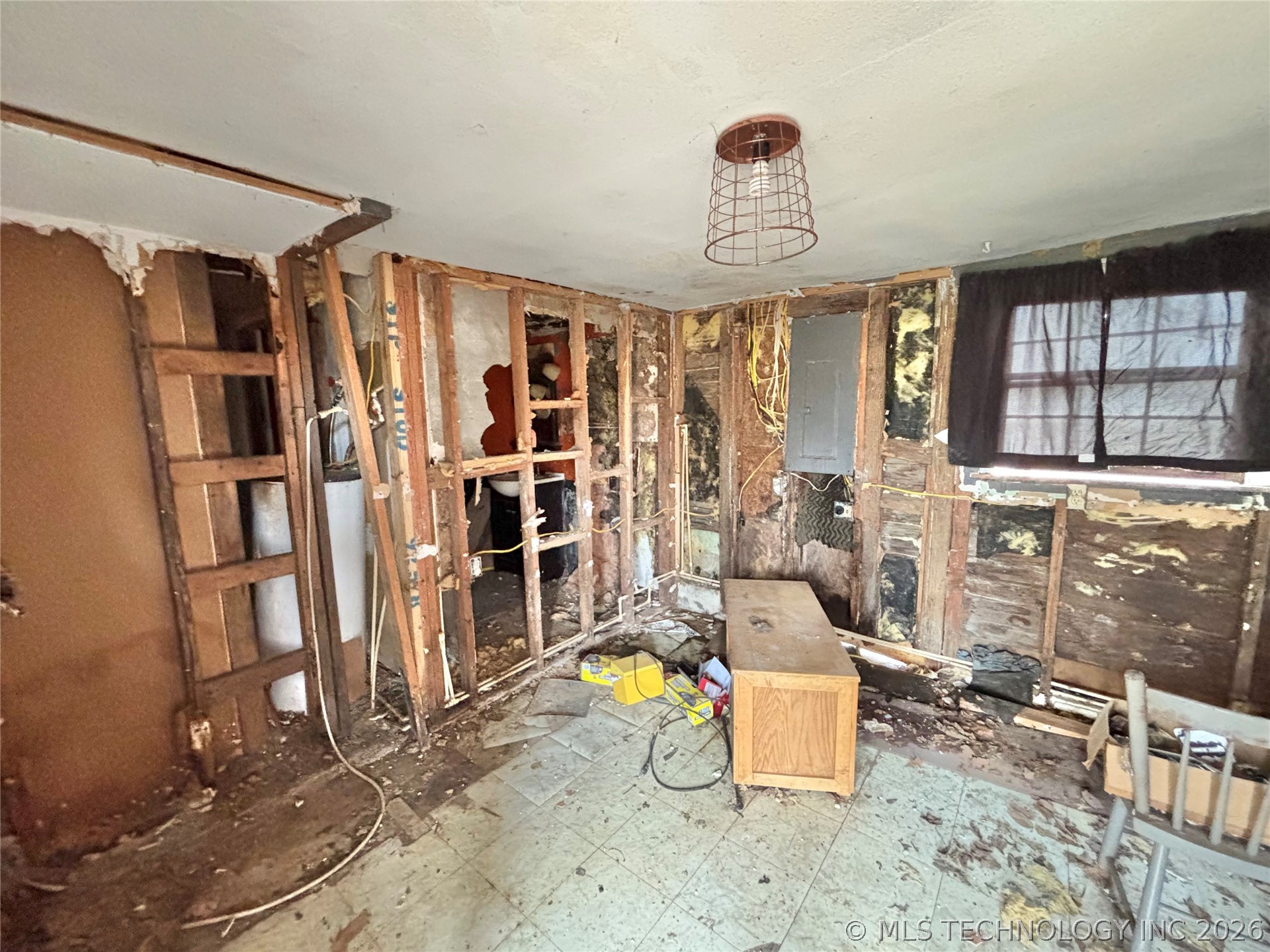 209 E 2nd Street Property Photo 14