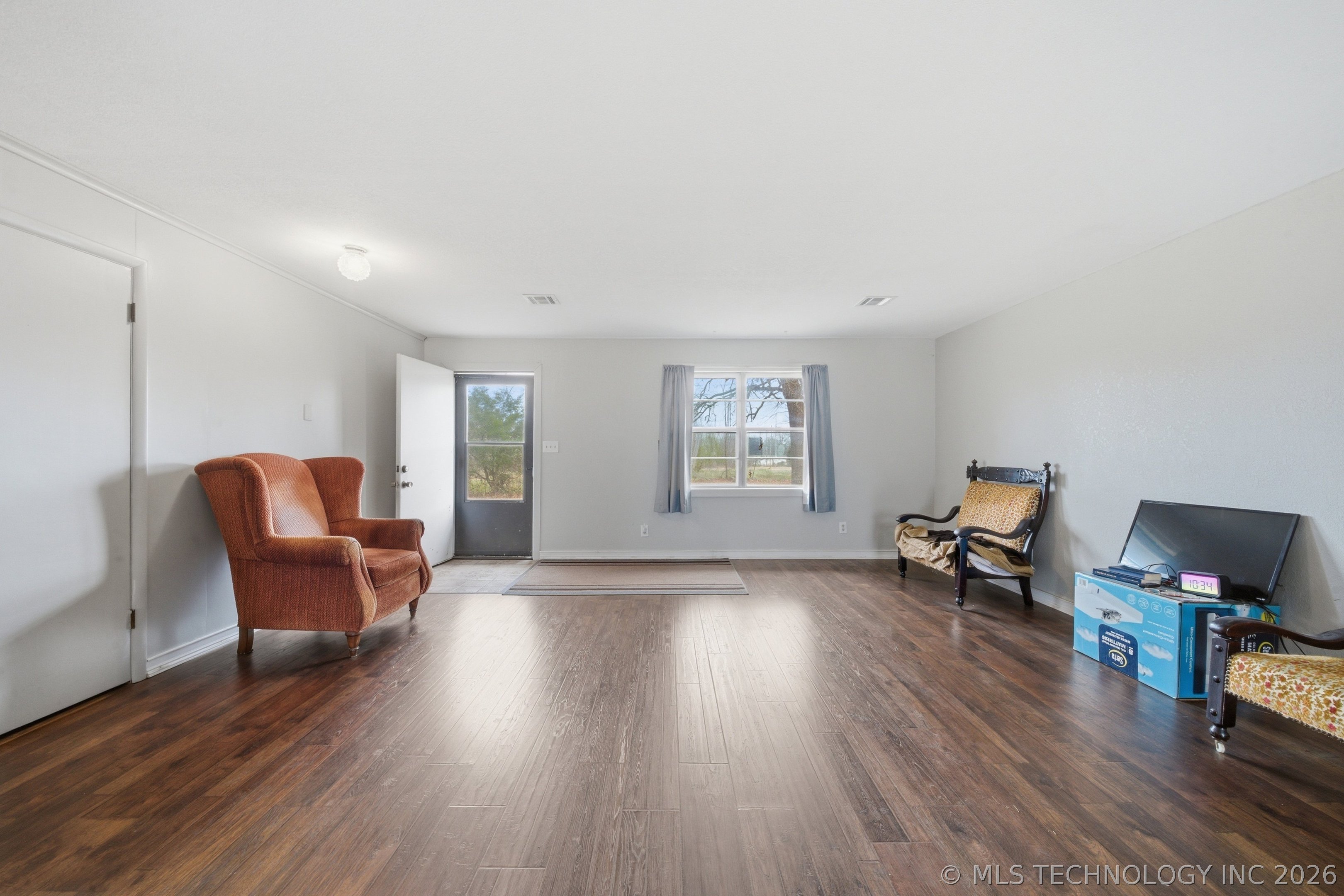 1300 W 3rd Street Property Photo 5
