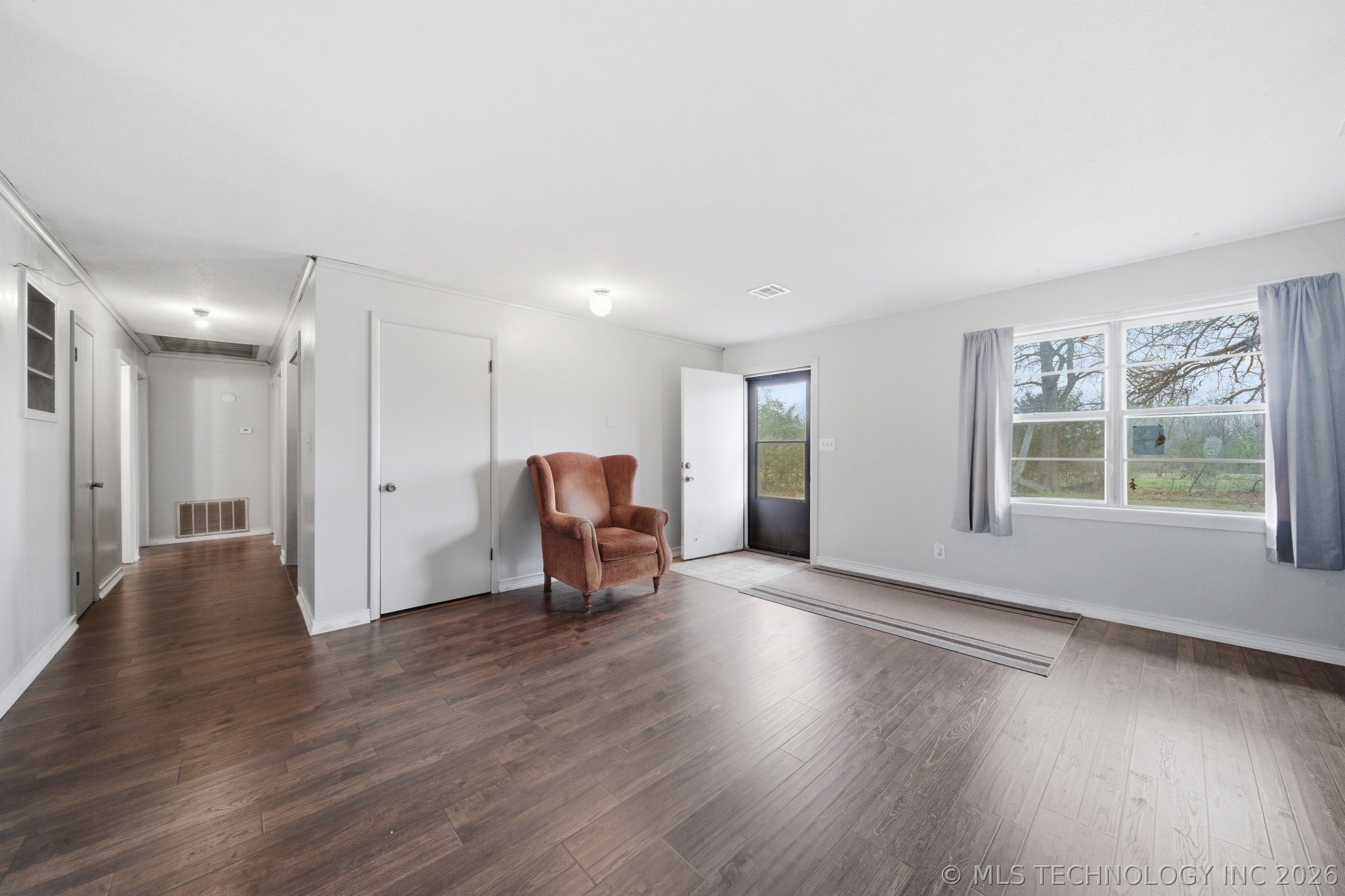 1300 W 3rd Street Property Photo 6