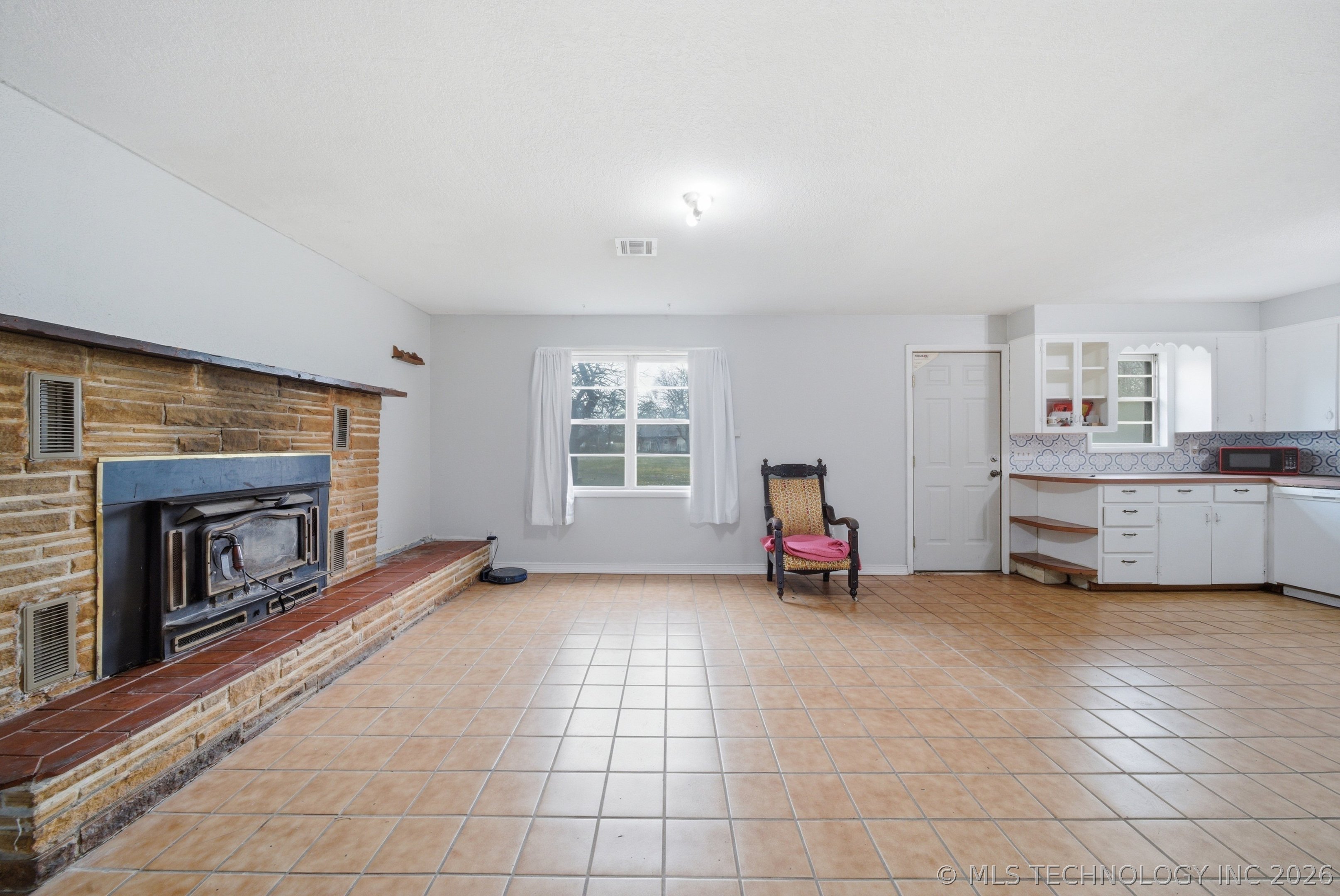 1300 W 3rd Street Property Photo 8