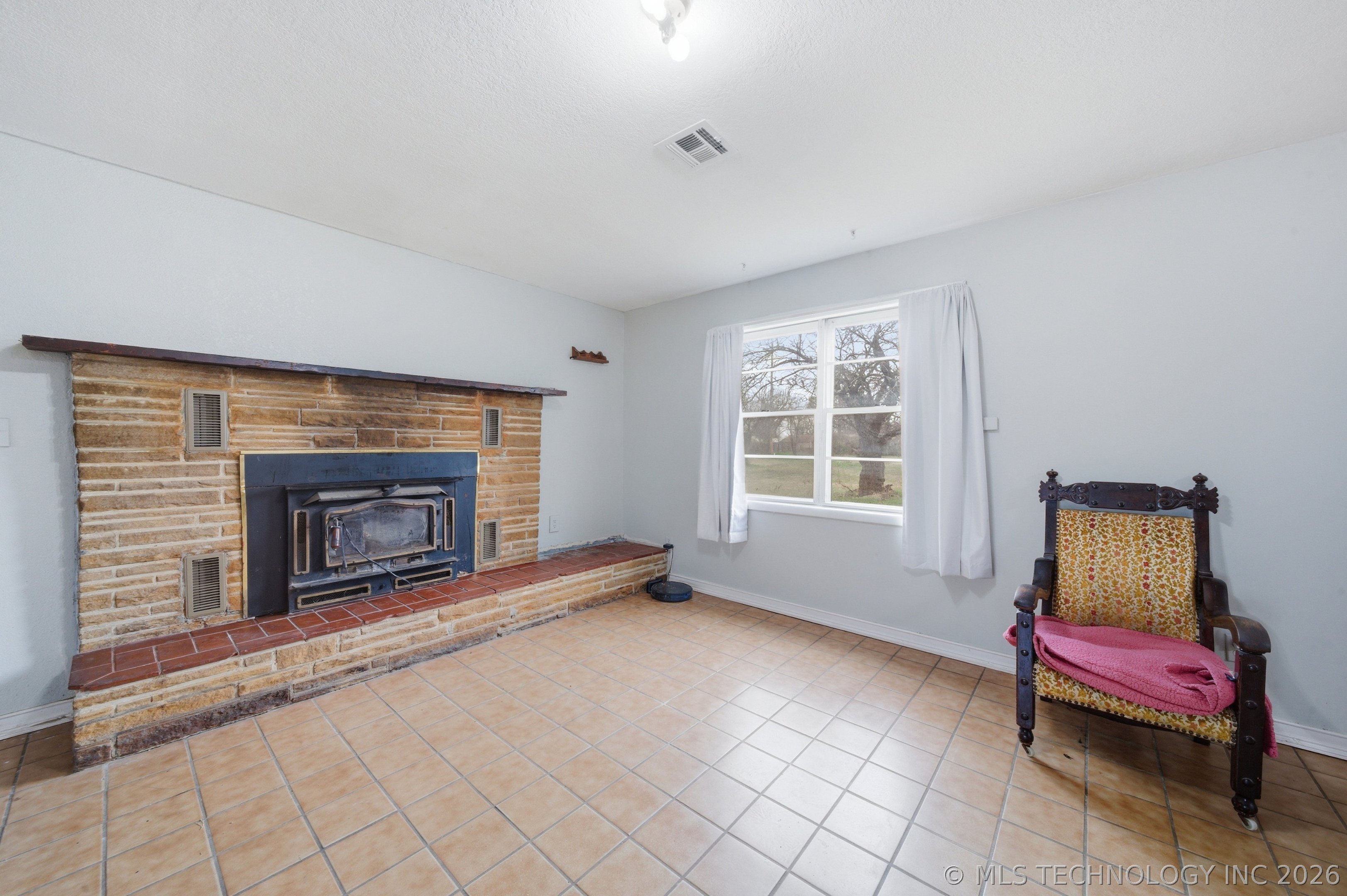 1300 W 3rd Street Property Photo 9