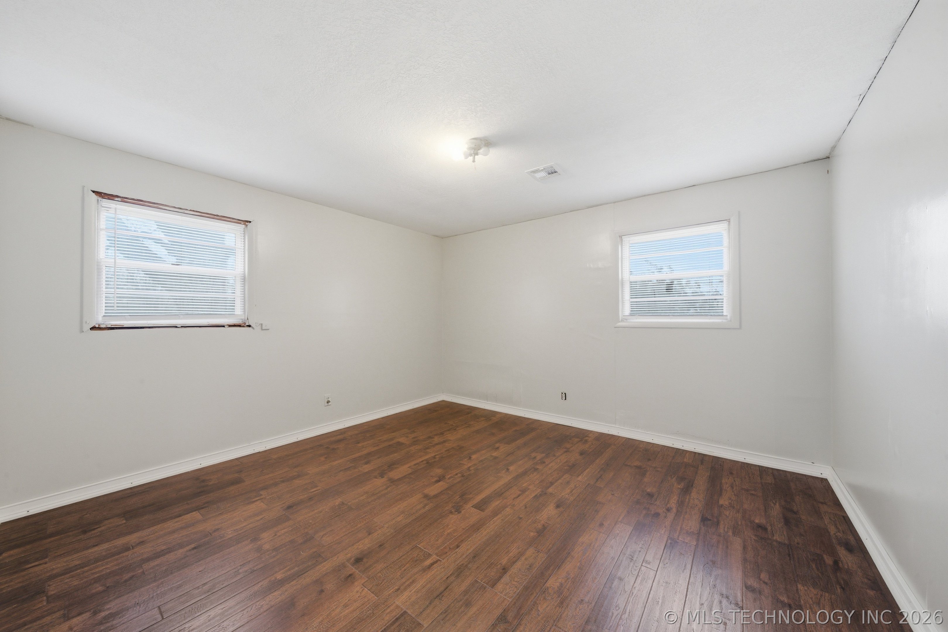 1300 W 3rd Street Property Photo 20