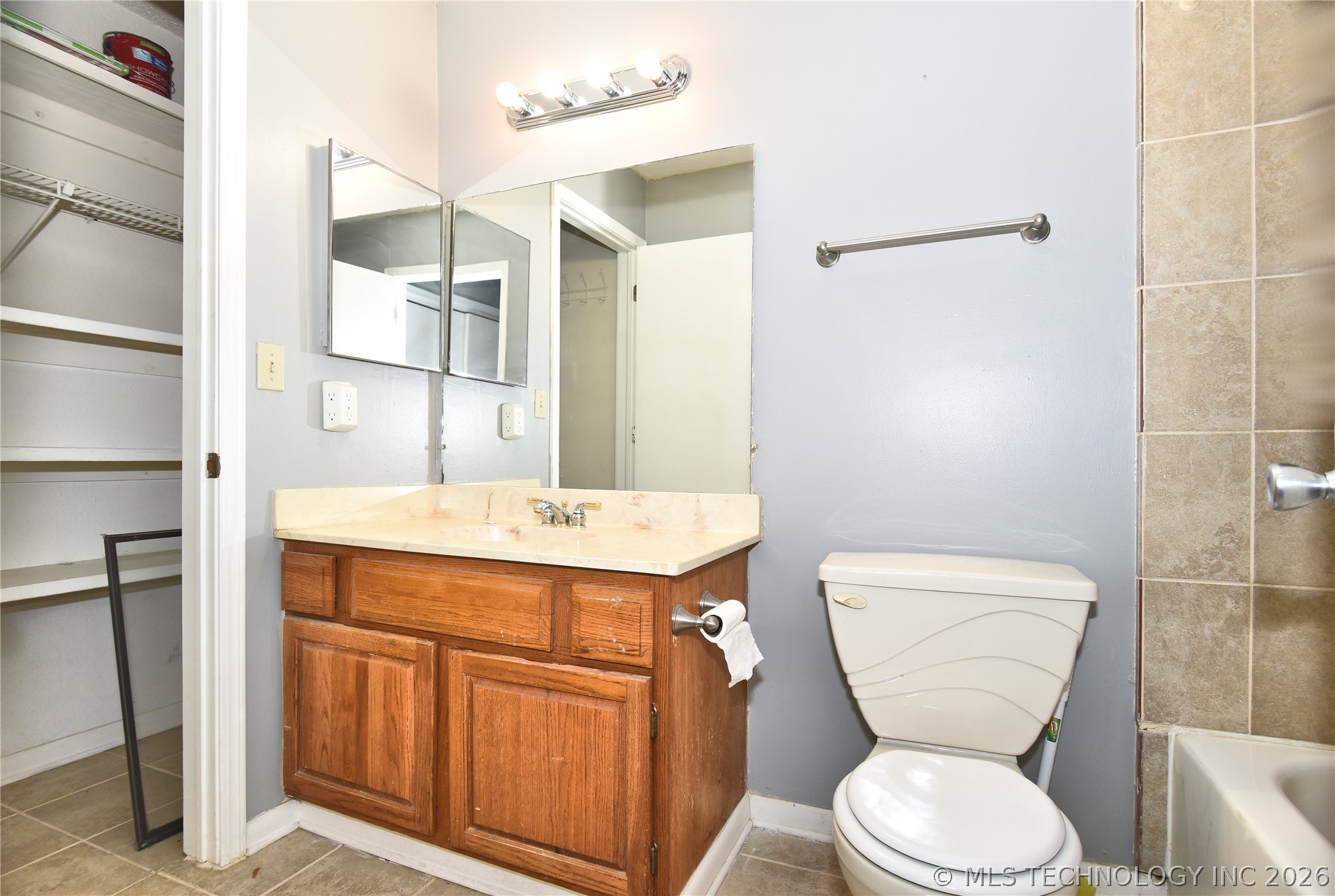 6737 S Peoria Avenue C201 Property Photo 12