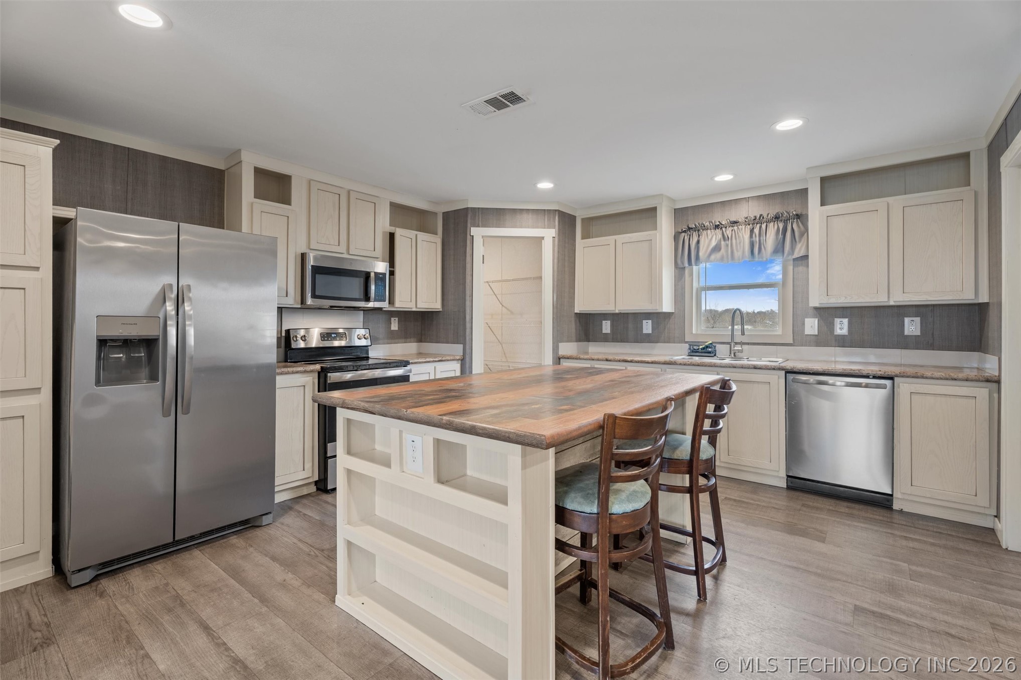 705 1st Street Property Photo 16
