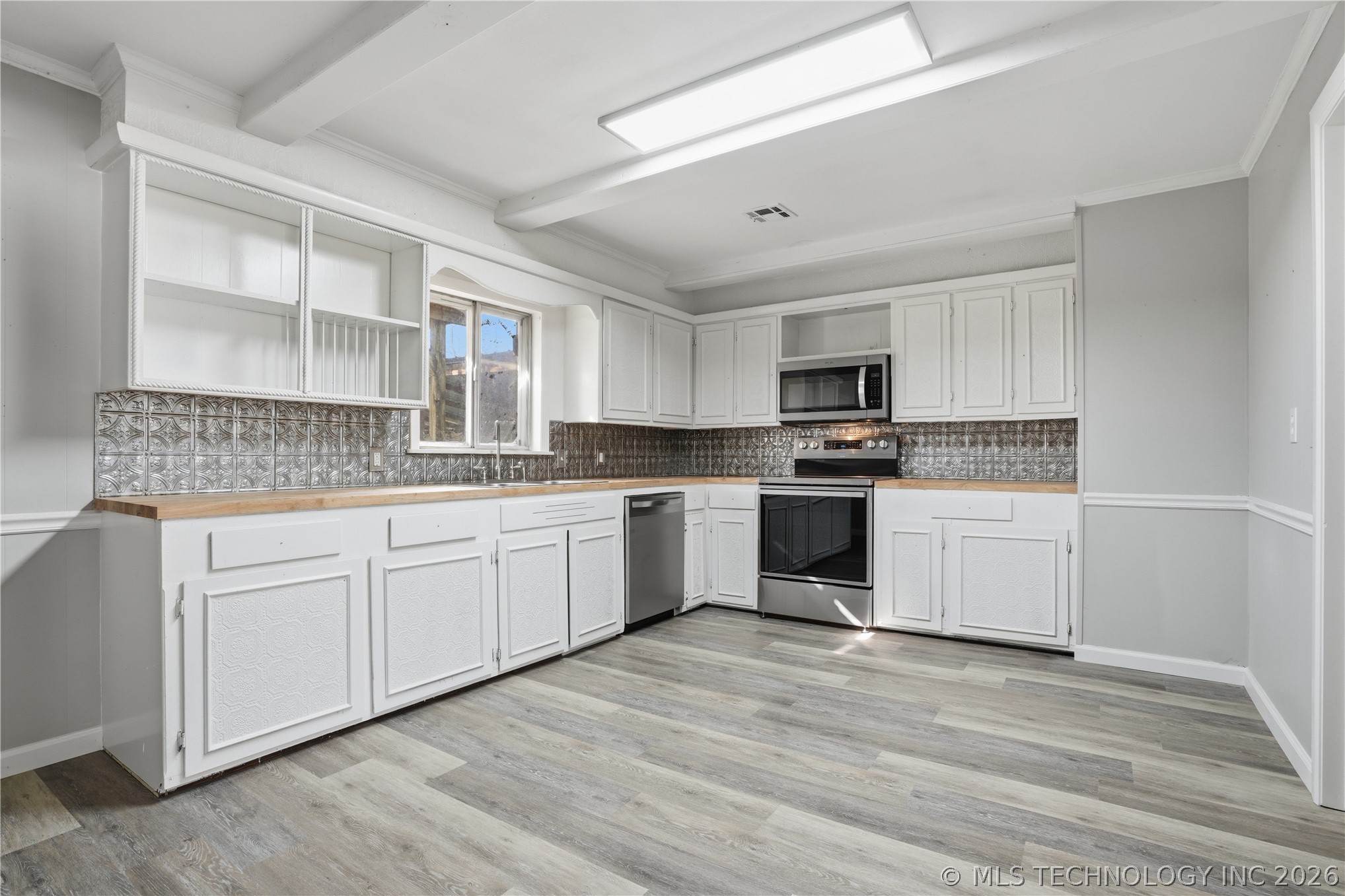 14873 C Street Property Photo 6