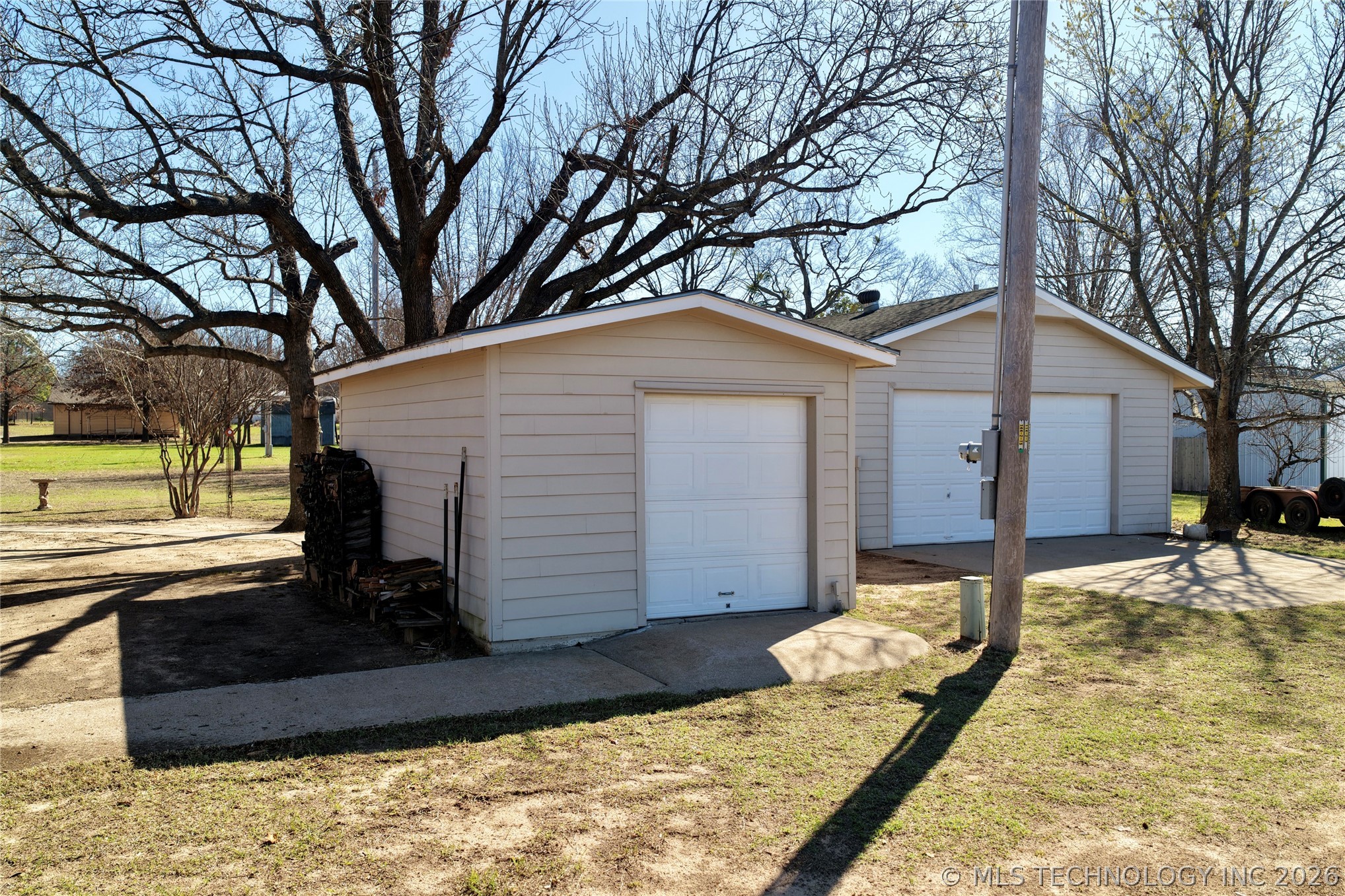 420406 E 1171 Property Photo 5