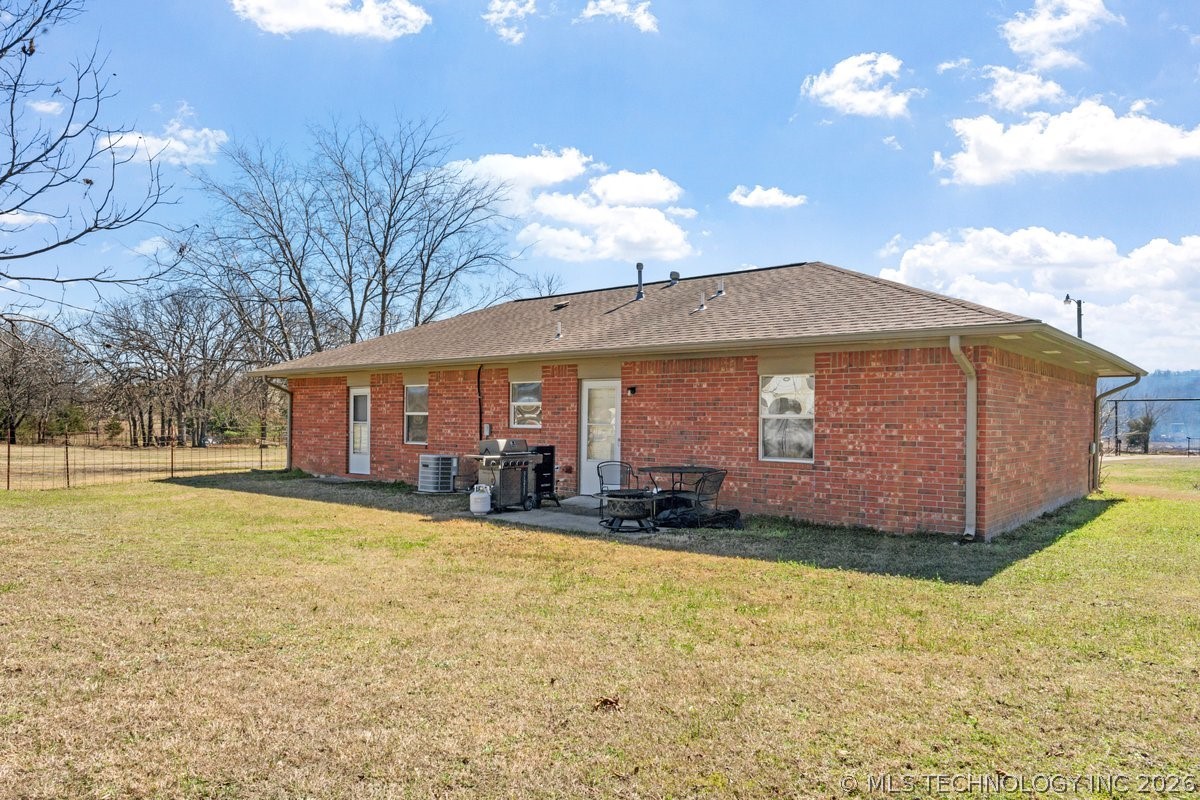 20283 W Hickory Drive Property Photo 4