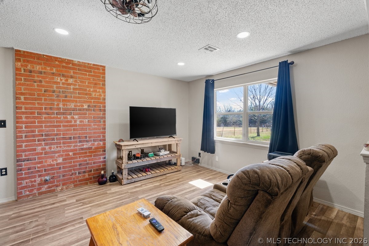 20283 W Hickory Drive Property Photo 6