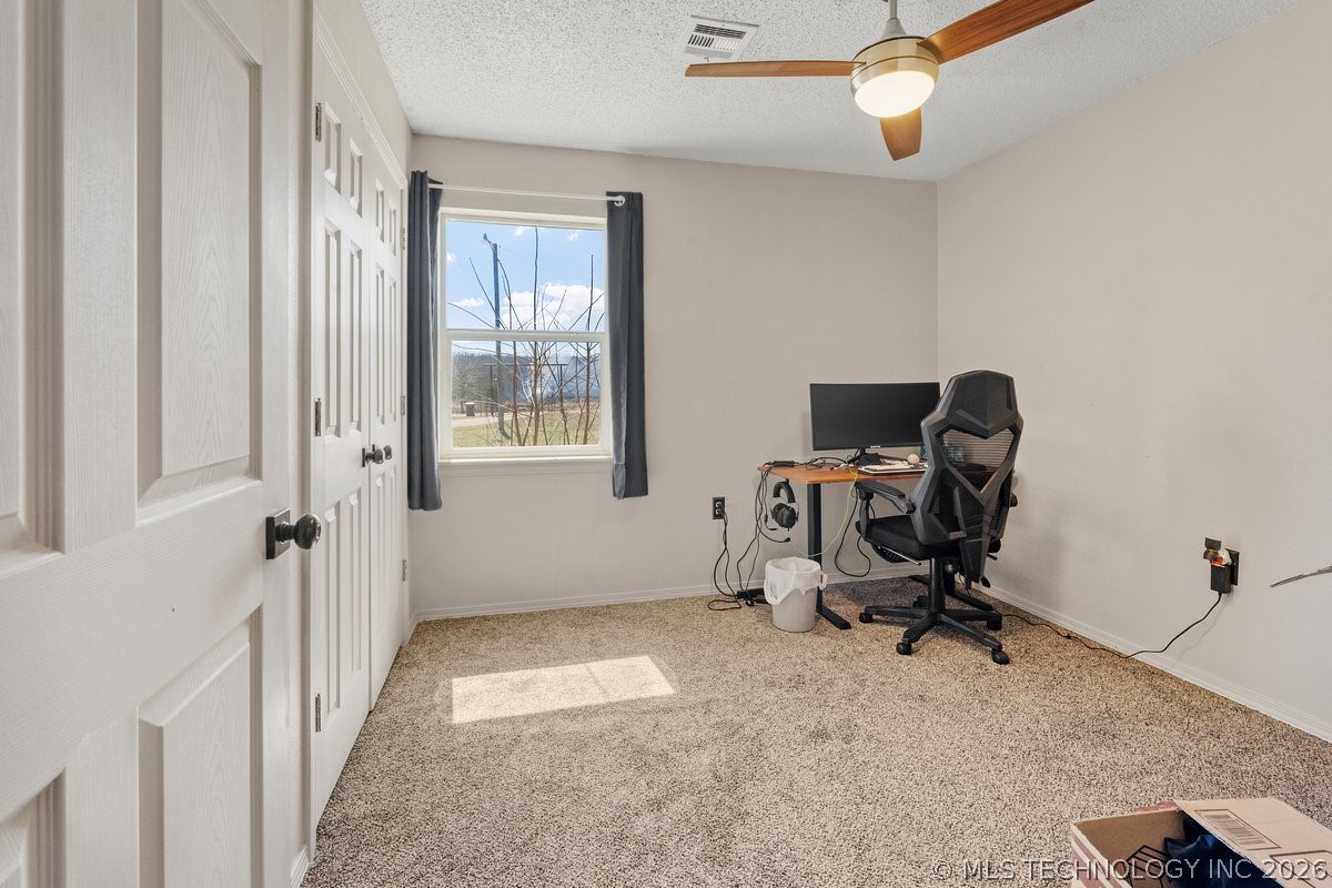 20283 W Hickory Drive Property Photo 16