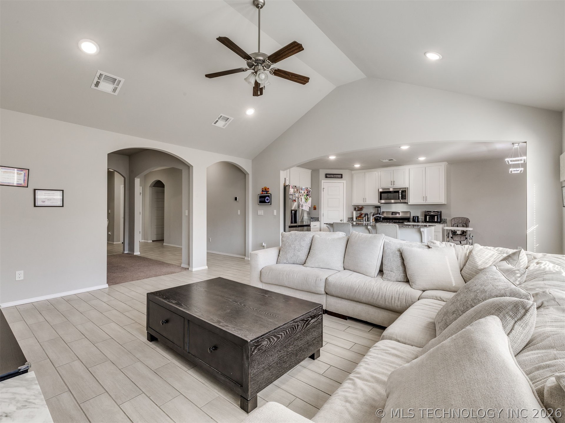 1917 E Van Buren Street Property Photo 4