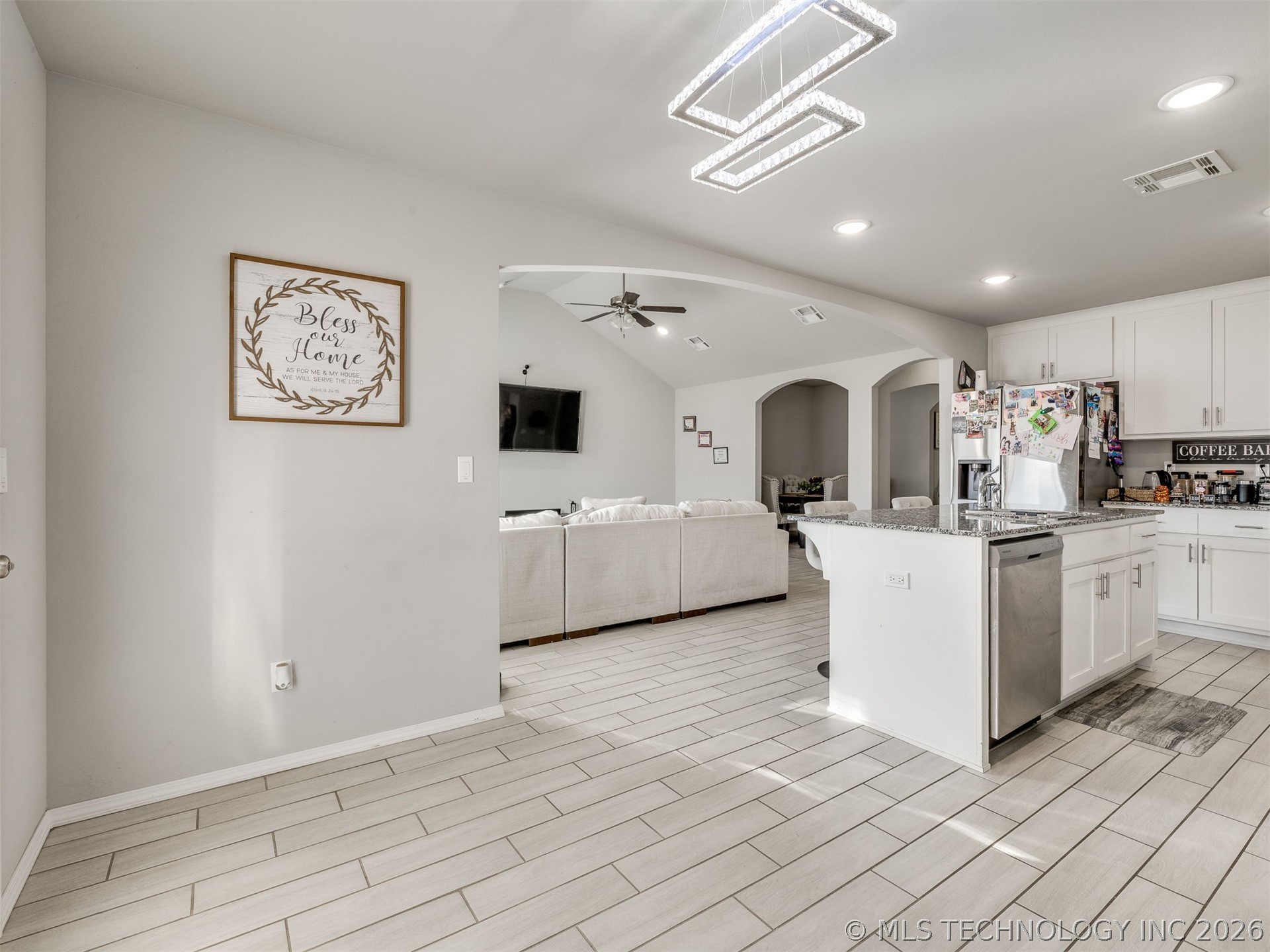 1917 E Van Buren Street Property Photo 5