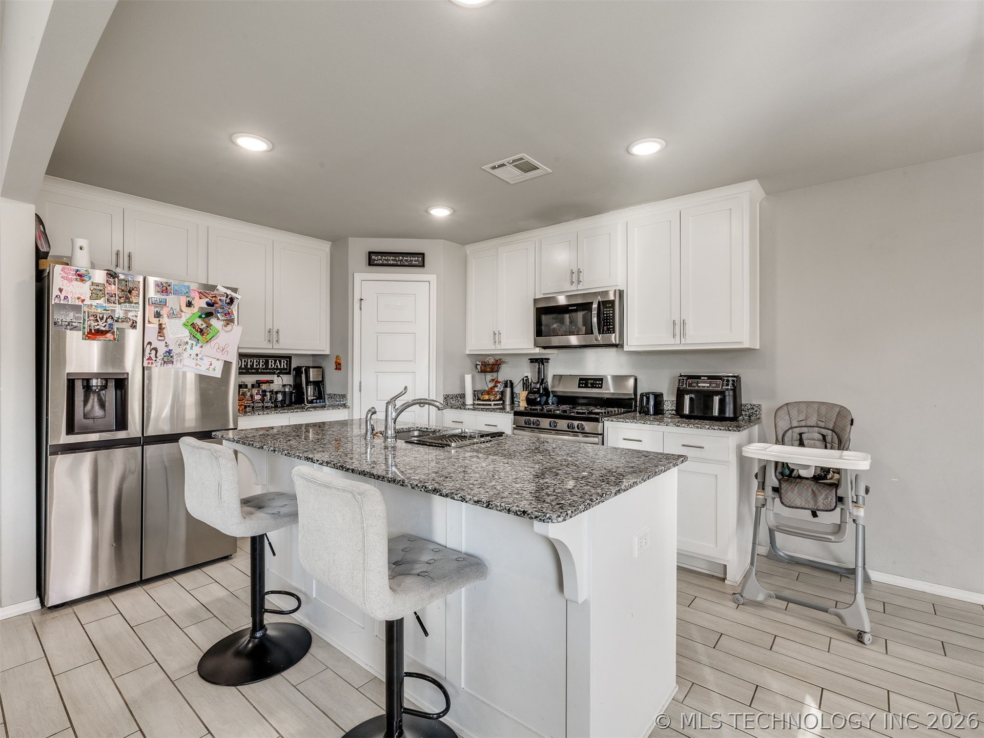 1917 E Van Buren Street Property Photo 7