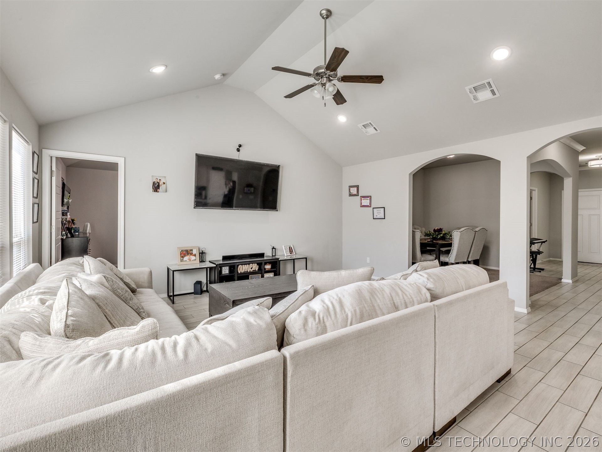 1917 E Van Buren Street Property Photo 10