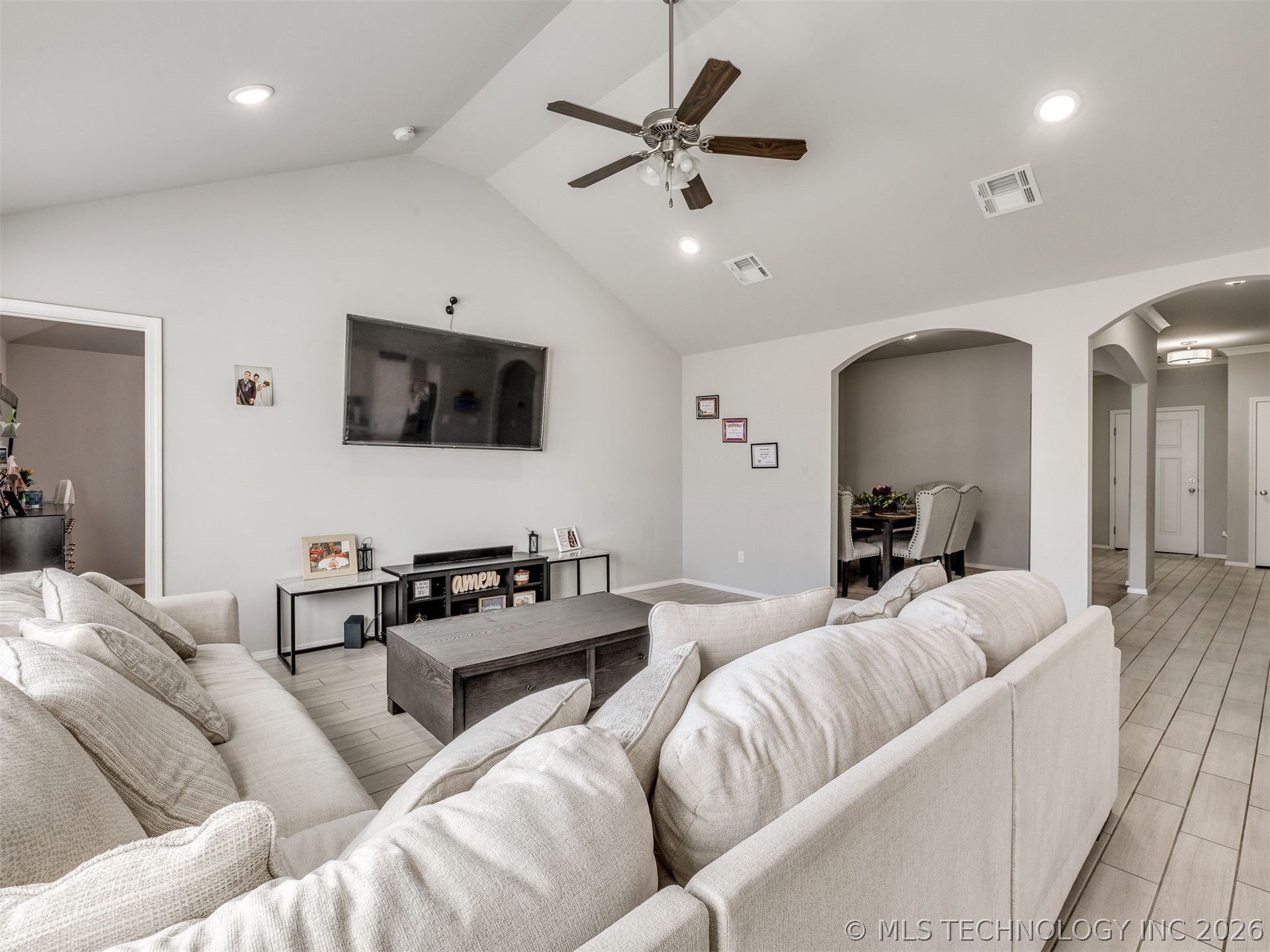 1917 E Van Buren Street Property Photo 12