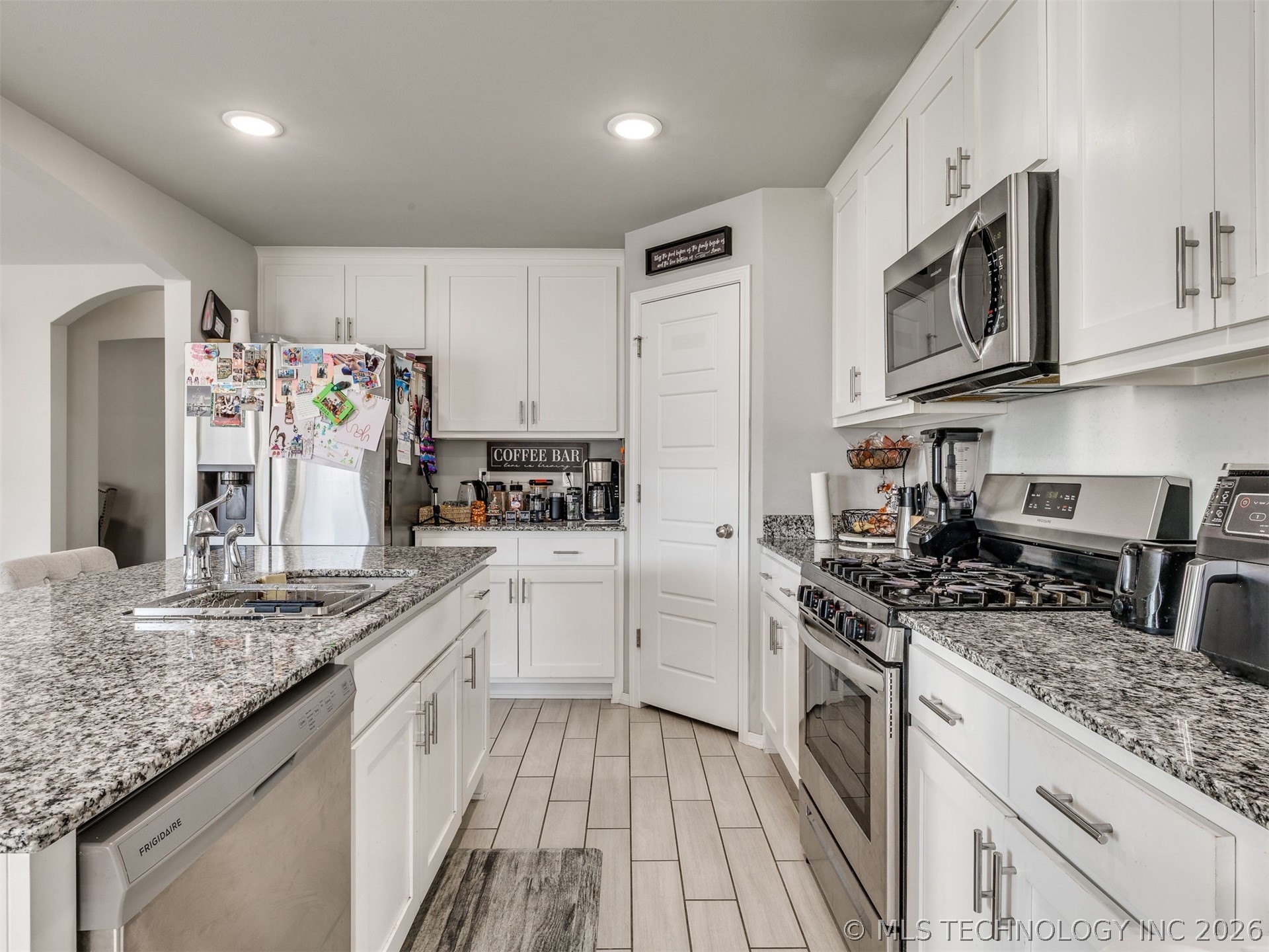 1917 E Van Buren Street Property Photo 13