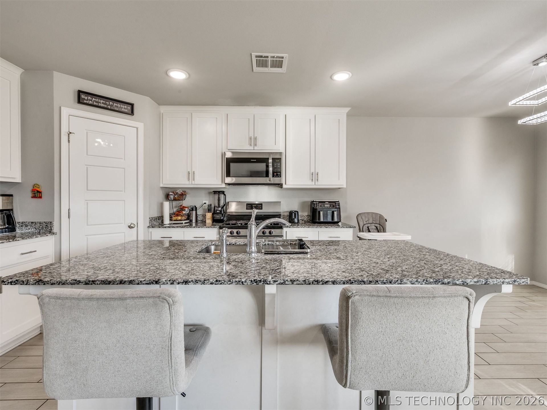 1917 E Van Buren Street Property Photo 14
