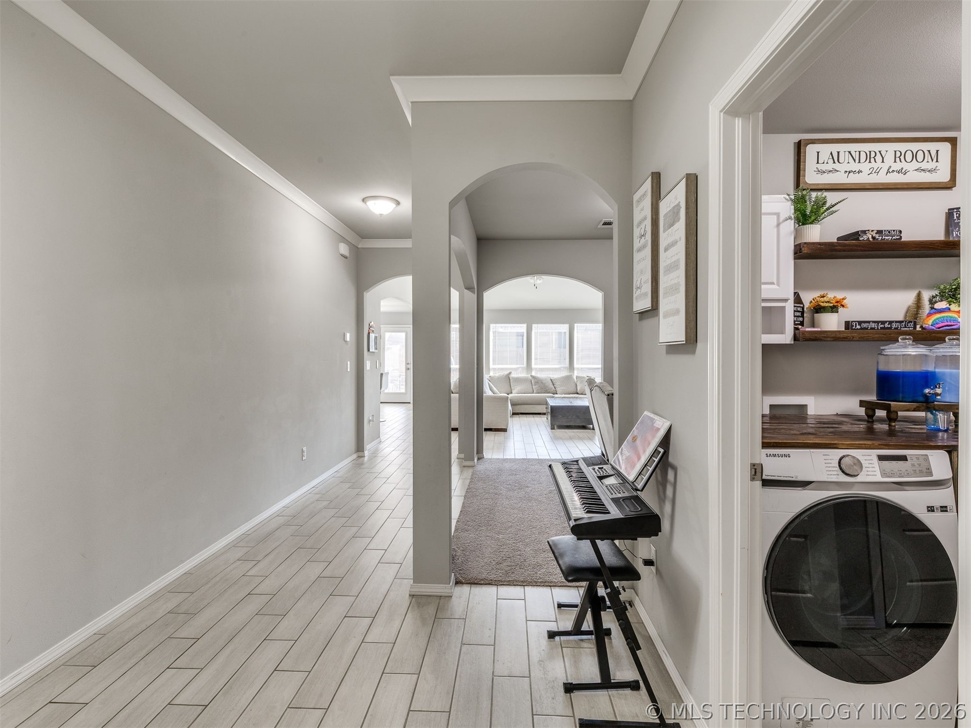 1917 E Van Buren Street Property Photo 15