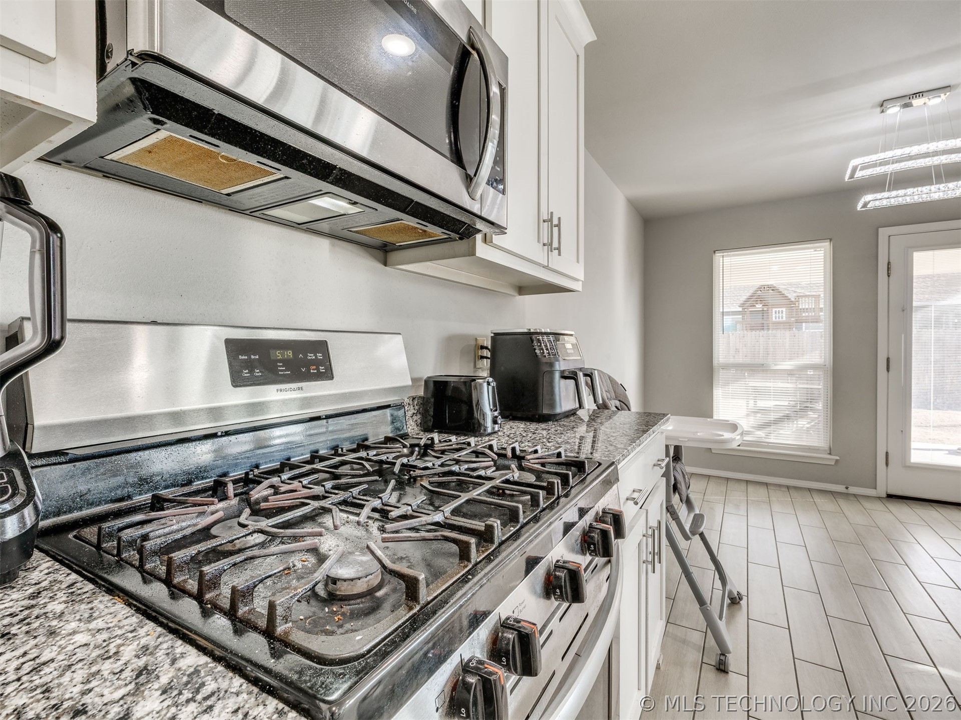 1917 E Van Buren Street Property Photo 16
