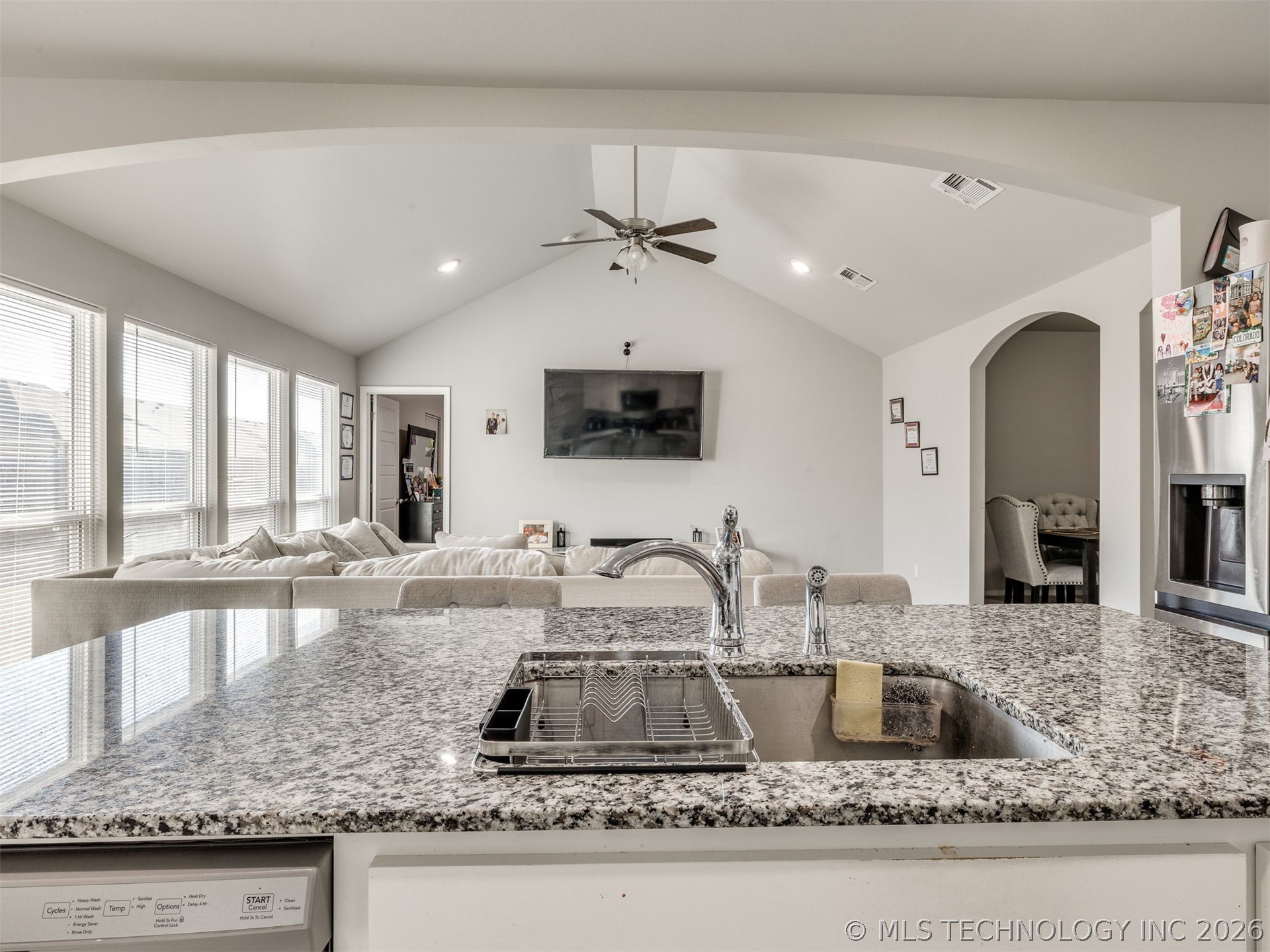 1917 E Van Buren Street Property Photo 17