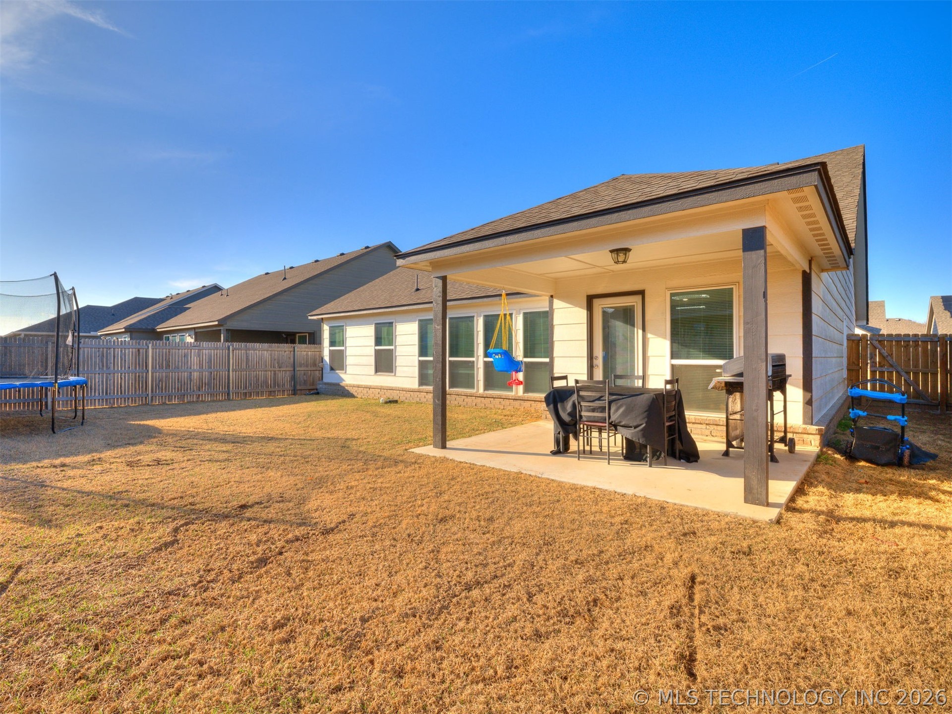 1917 E Van Buren Street Property Photo 20