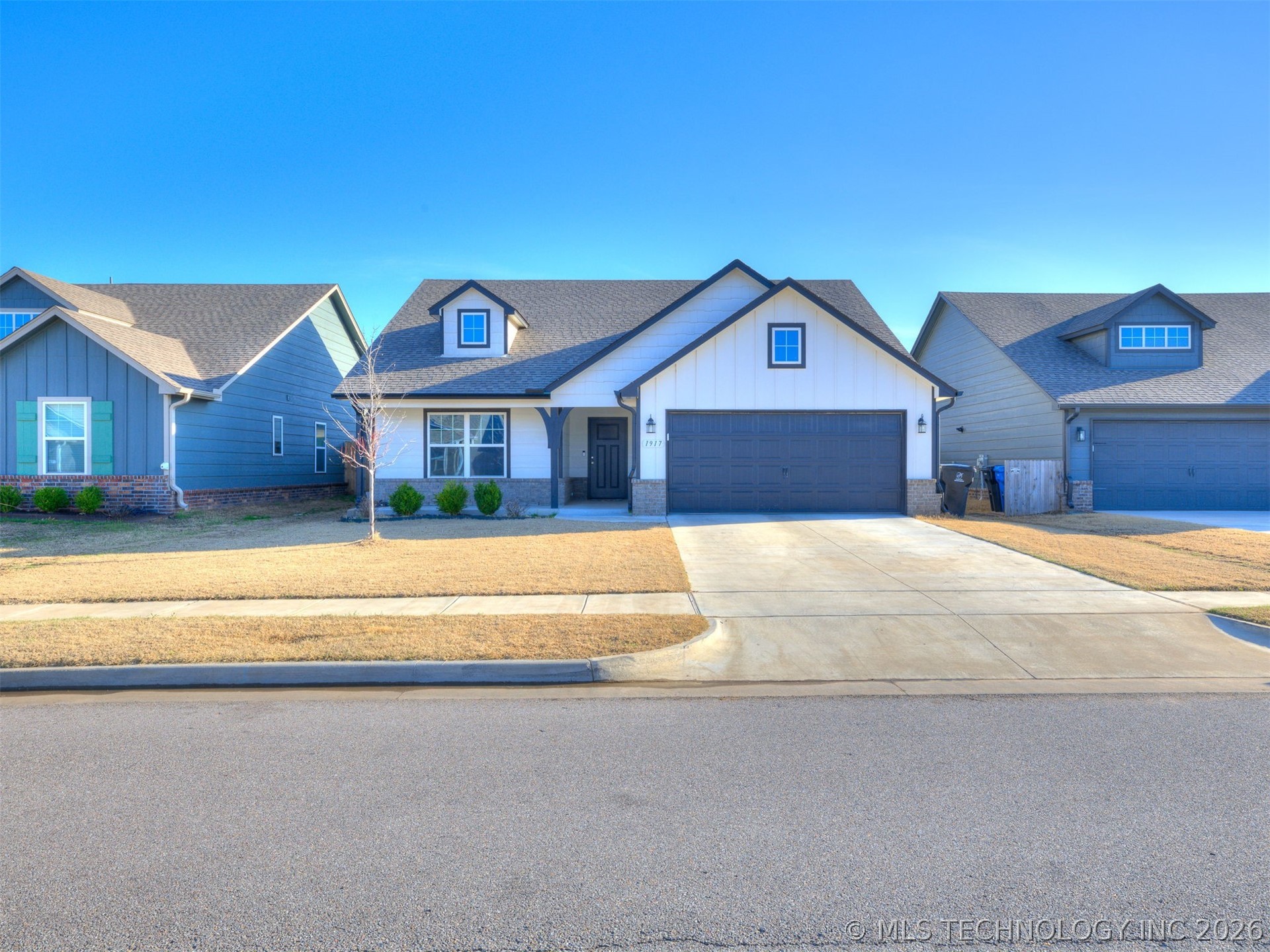 1917 E Van Buren Street Property Photo 30
