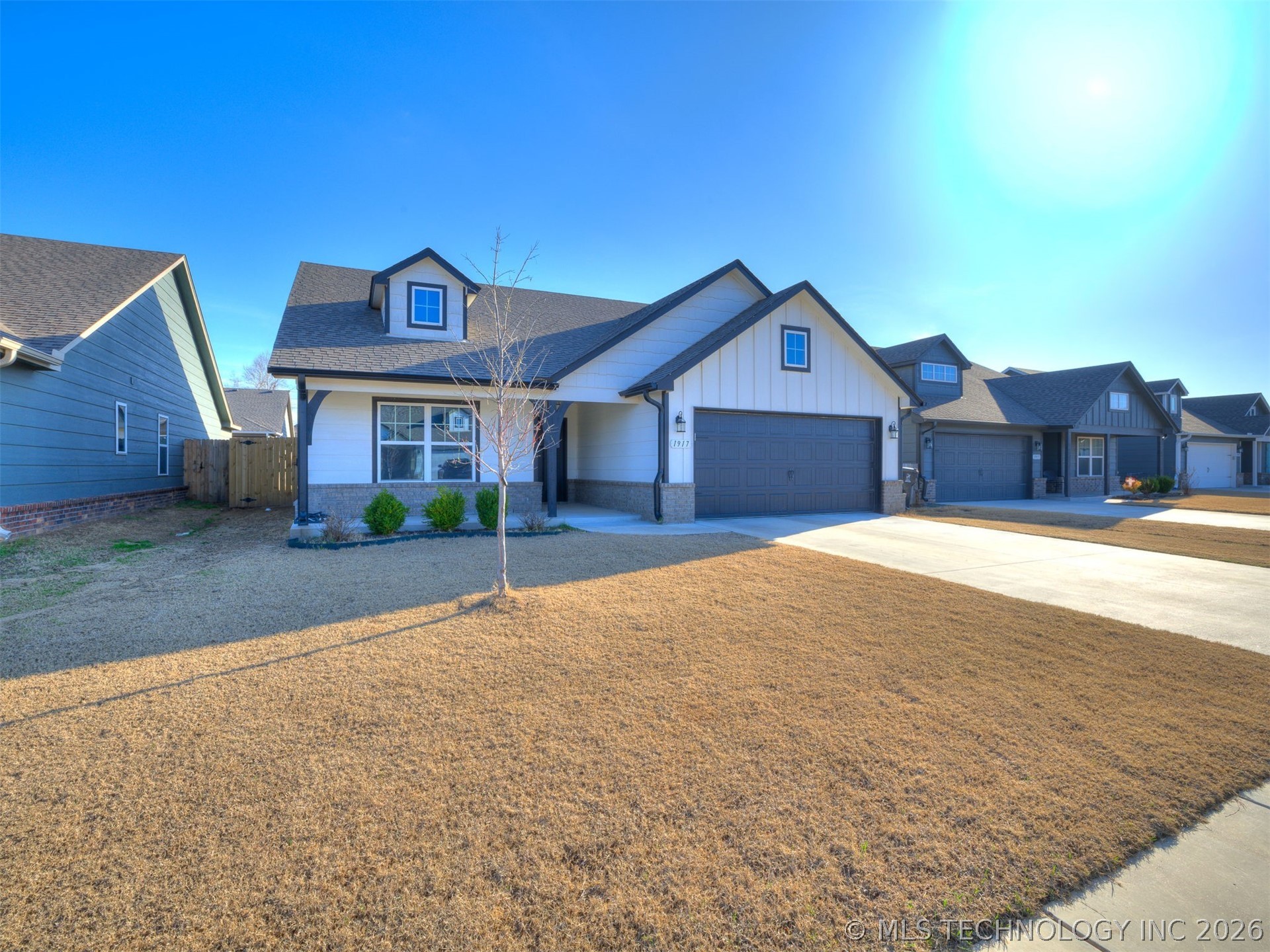 1917 E Van Buren Street Property Photo 31