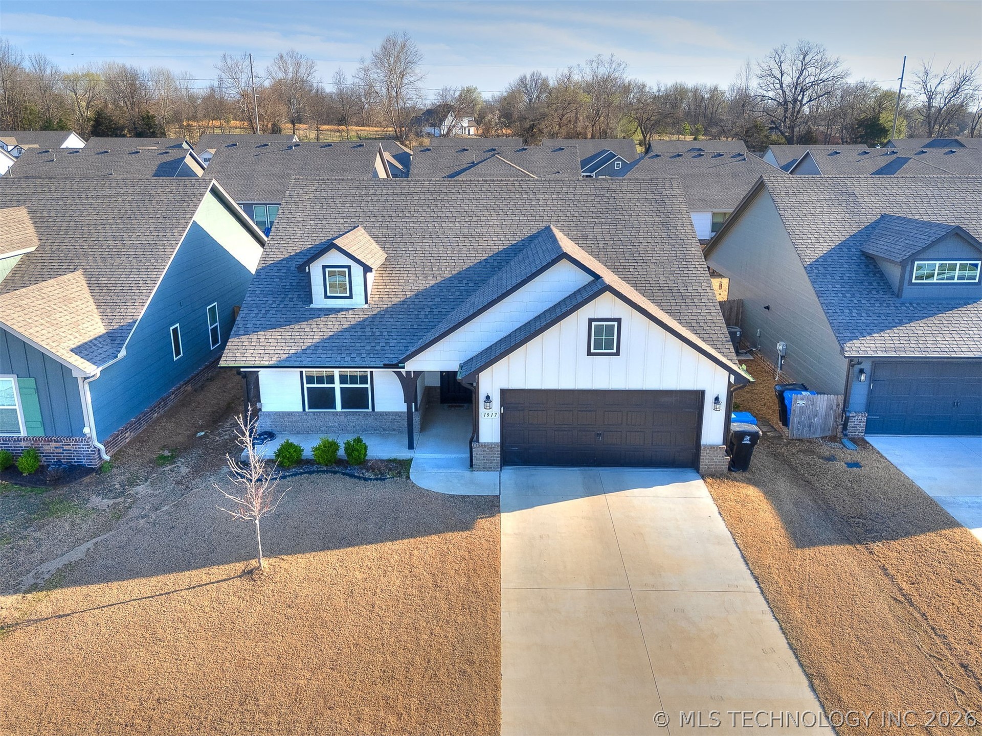 1917 E Van Buren Street Property Photo 33