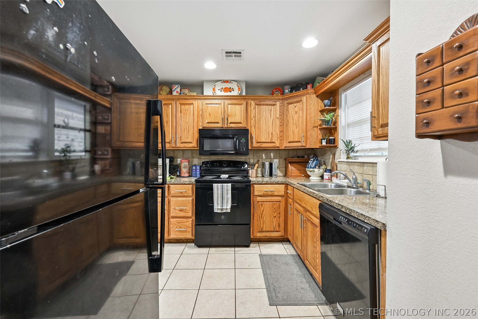 3418 W Skelly Drive Property Photo 10