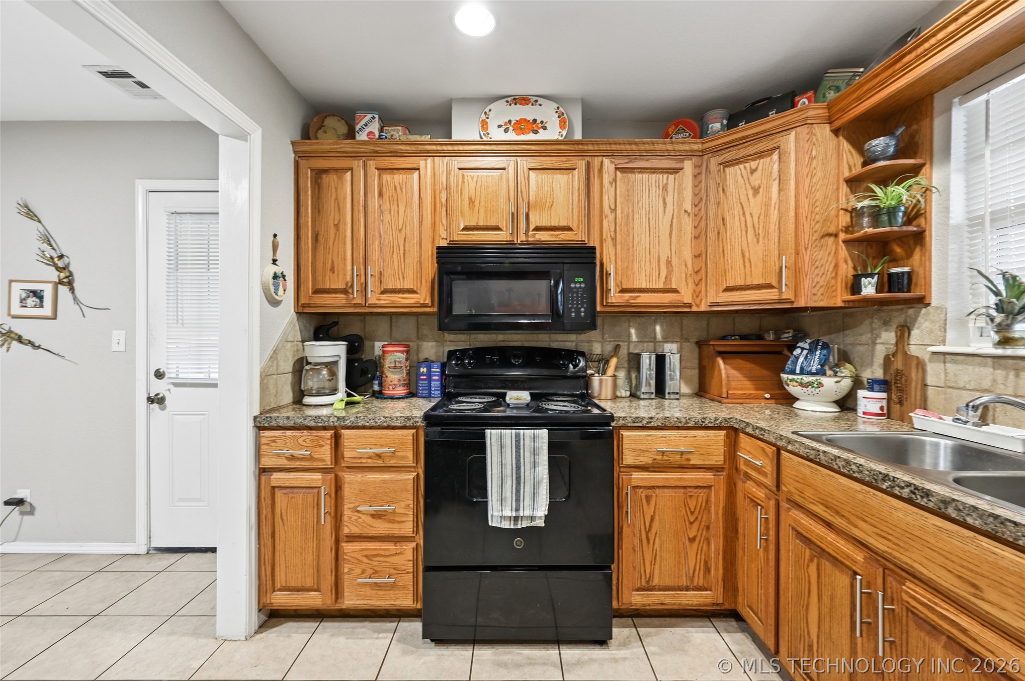 3418 W Skelly Drive Property Photo 11