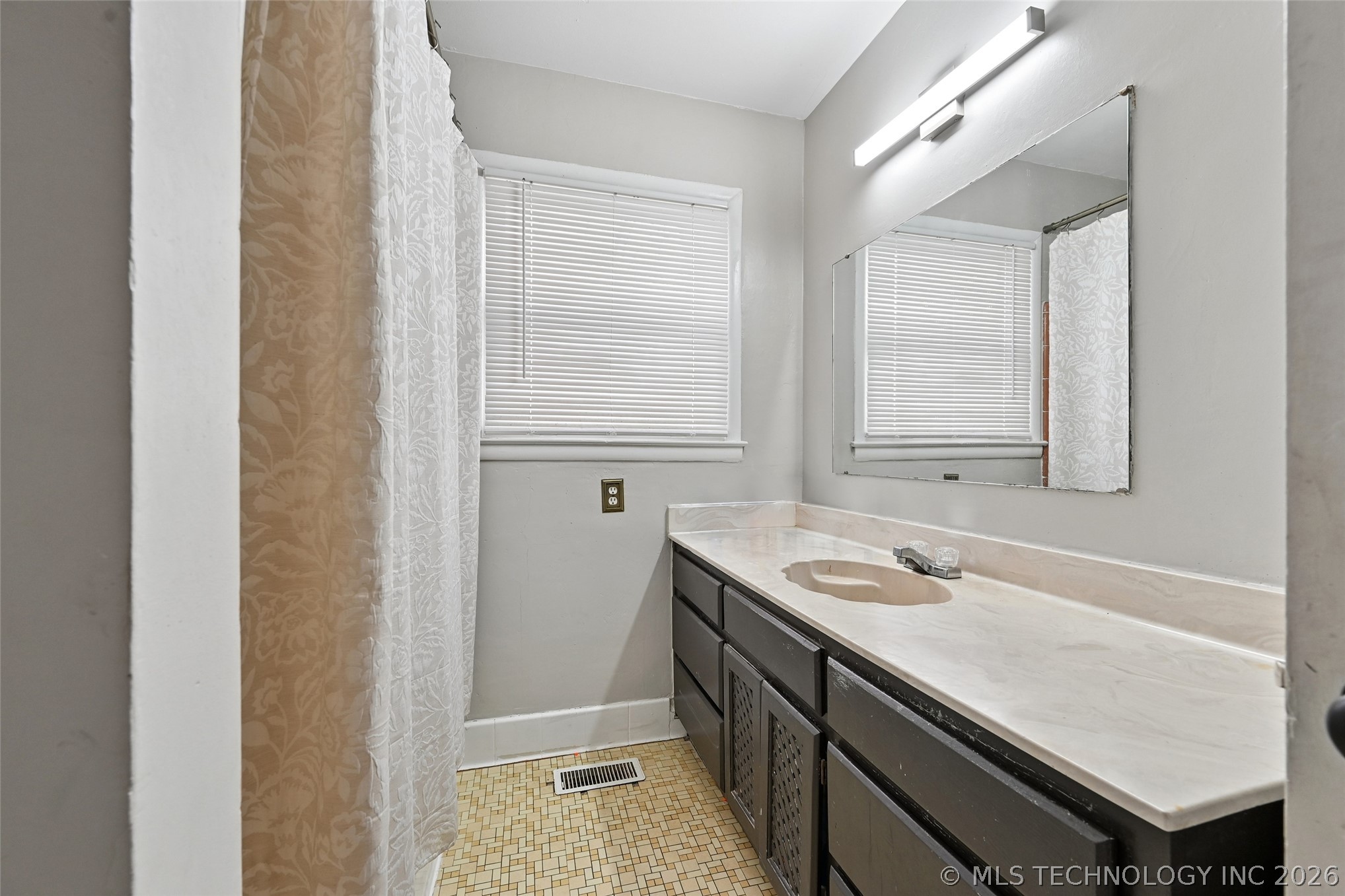 3418 W Skelly Drive Property Photo 49