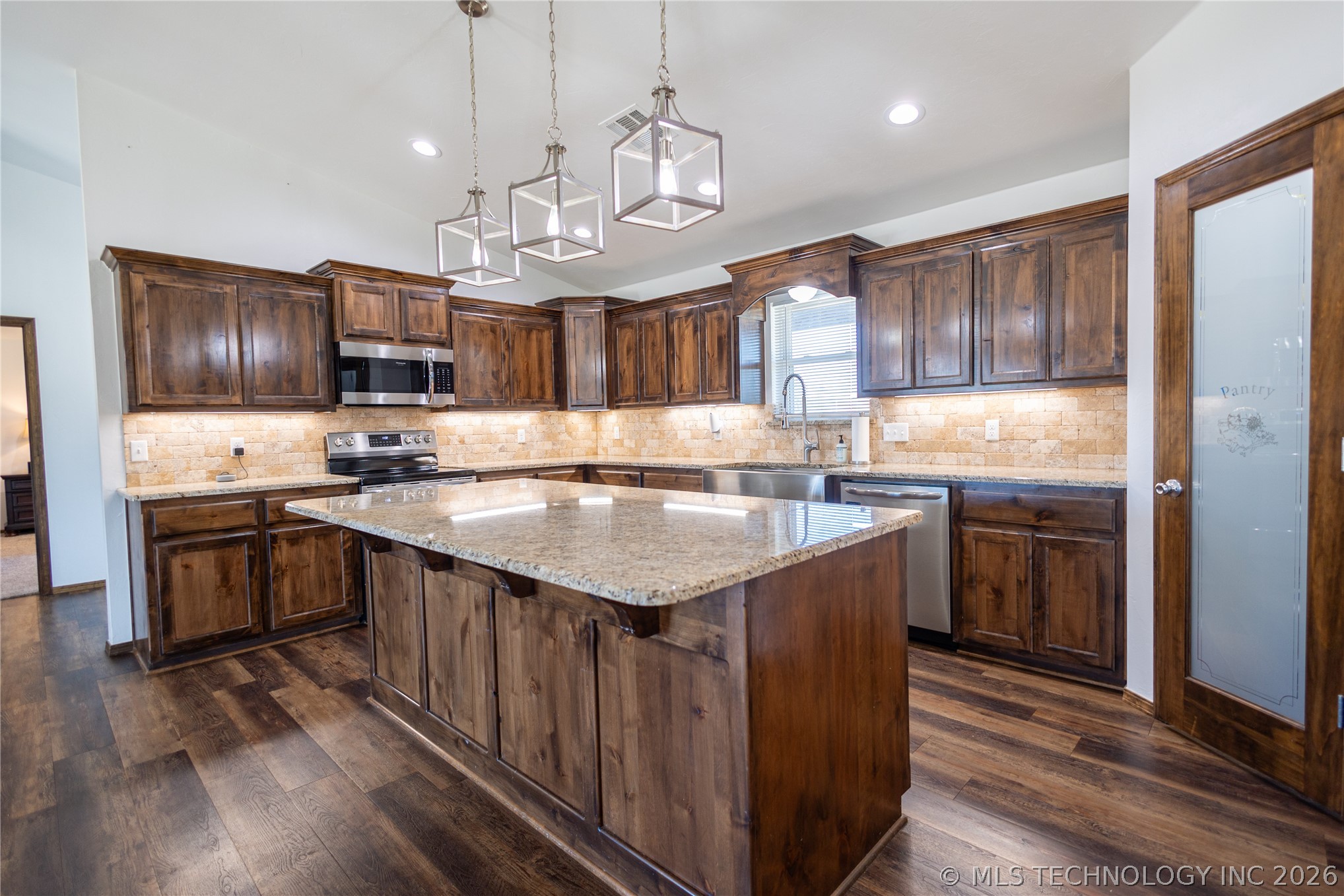 4555 Mayes Property Photo 7