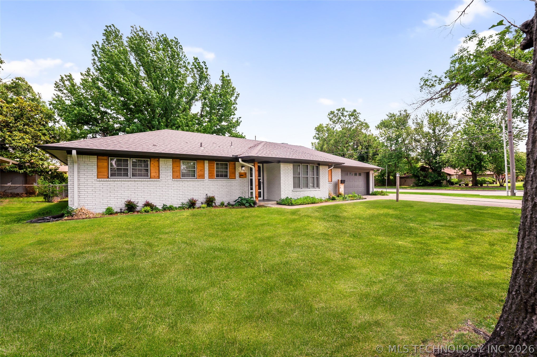 6023 S Irvington Avenue Property Photo 1