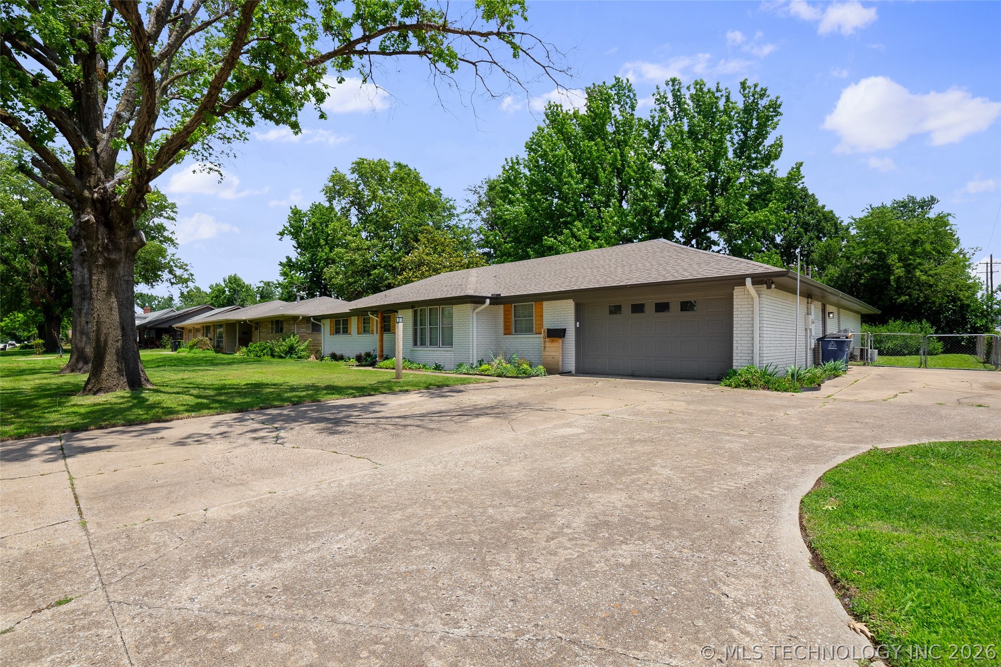6023 S Irvington Avenue Property Photo 2