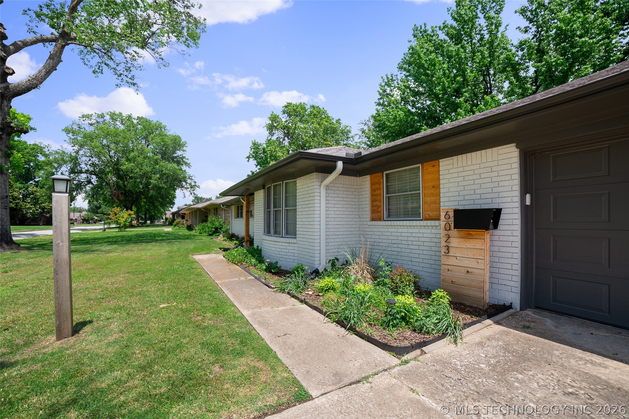 6023 S Irvington Avenue Property Photo 3
